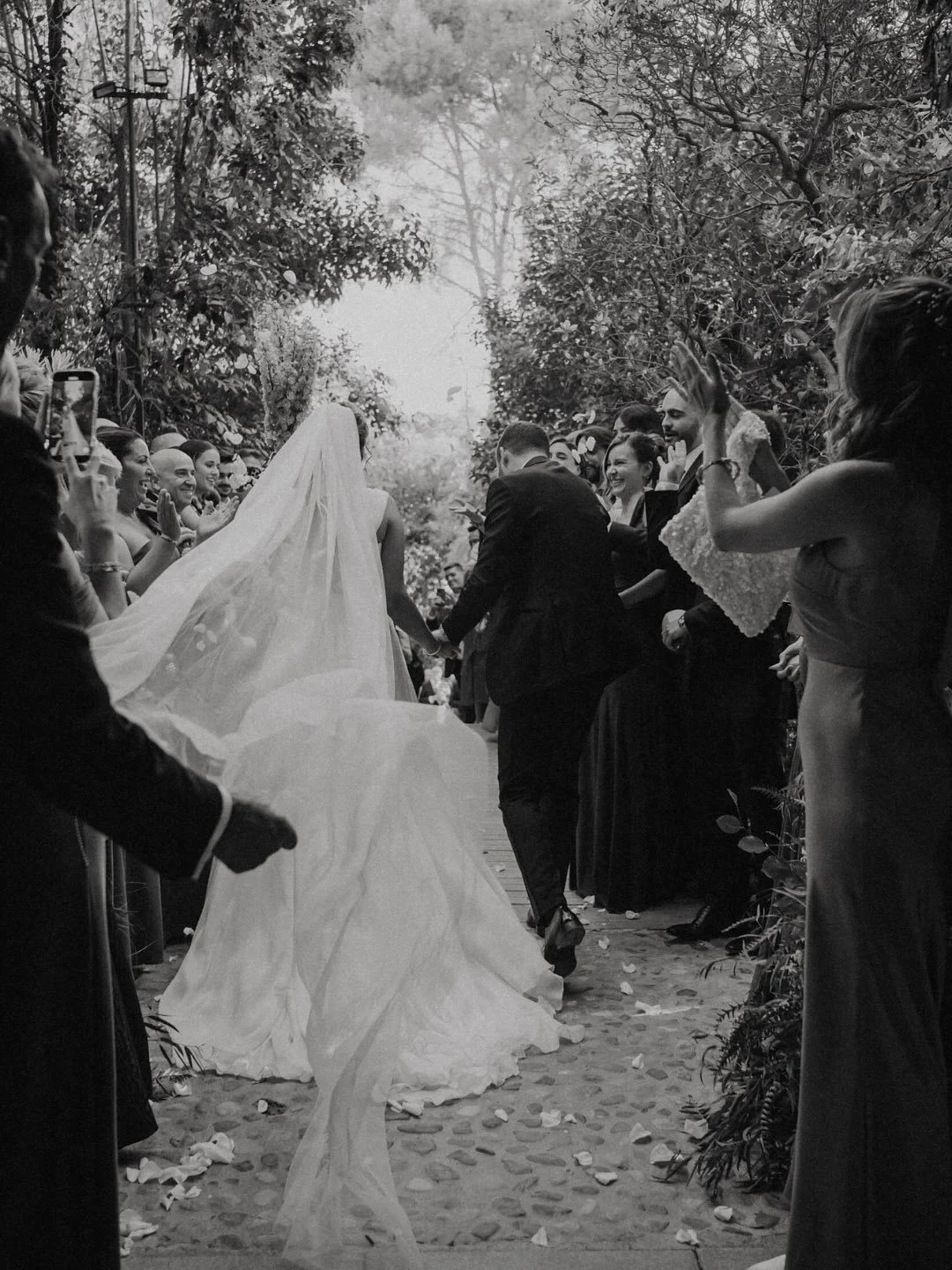 De Judit y Eder en @castillodebatres 
.
.
.
#Caleidoscopia #madridweddingphotographer #destinationweddingmadrid