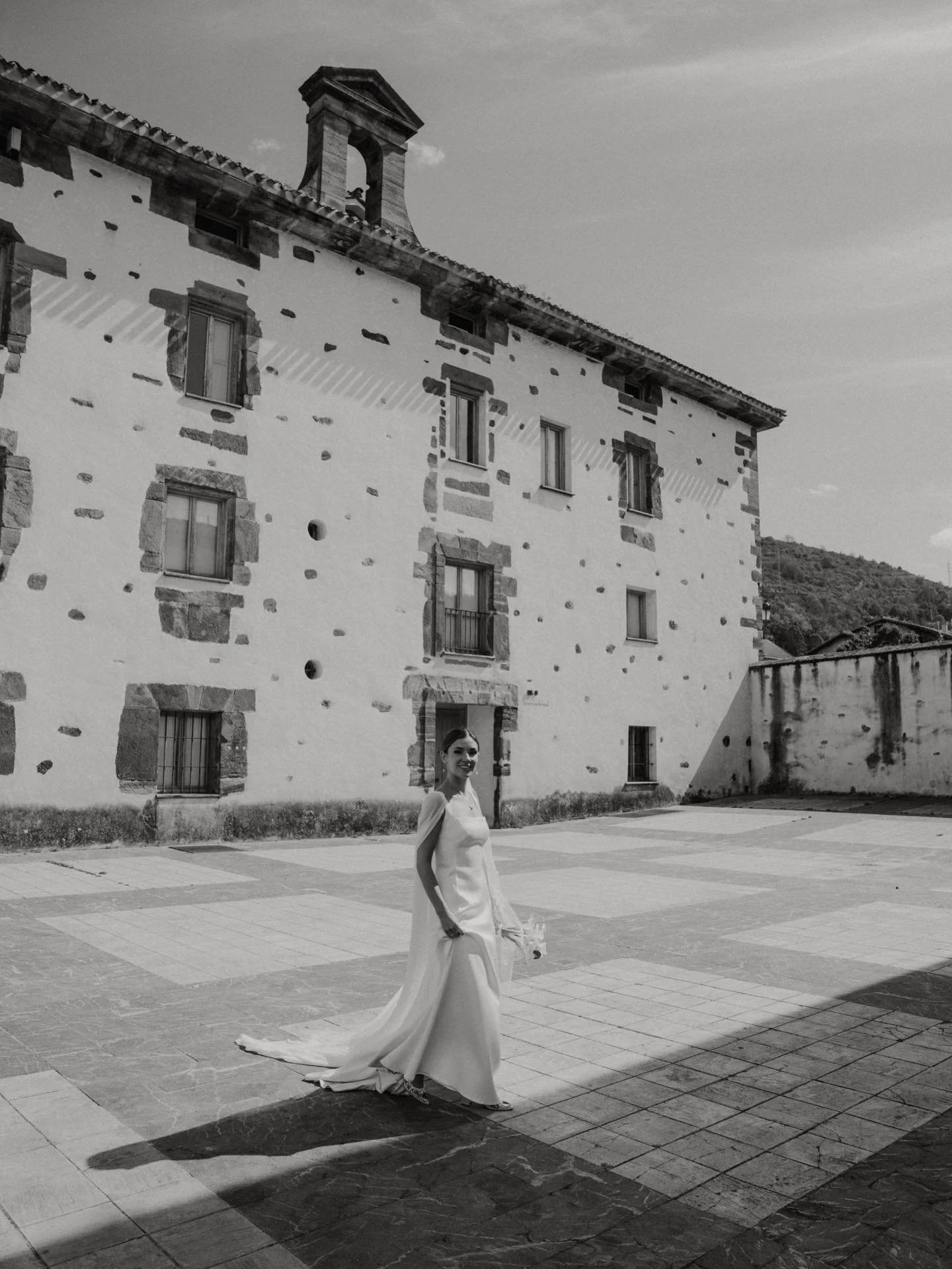 Lovely brides 🩵
.
.
.
#Caleidoscopia #bride #destinationweddingspain #madridweddingphotographer