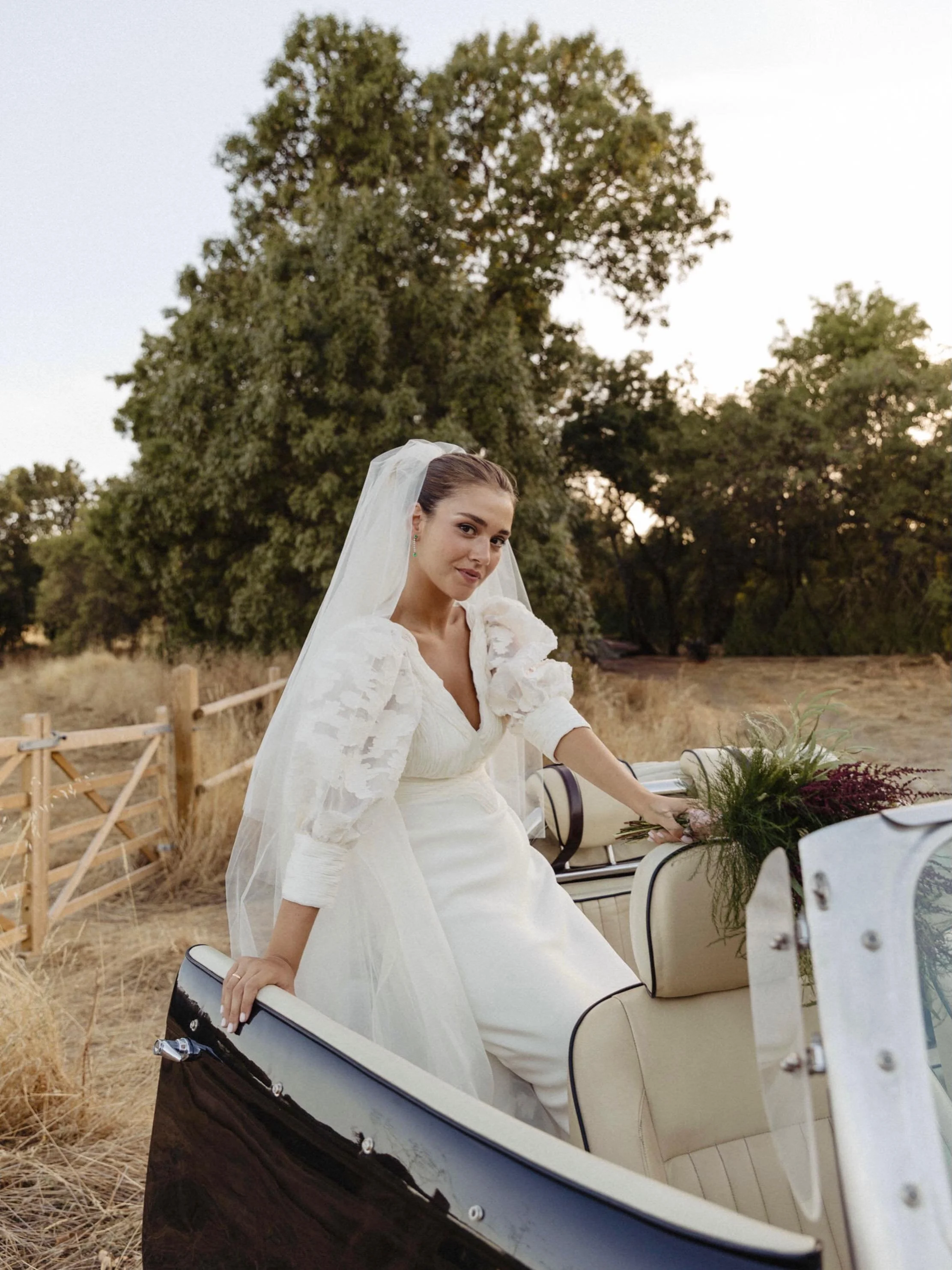 Evening at @fincapradosmoros 
.
.
.
#Caleidoscopia #weddinginspo #bridalinspo #madridweddingphotographer