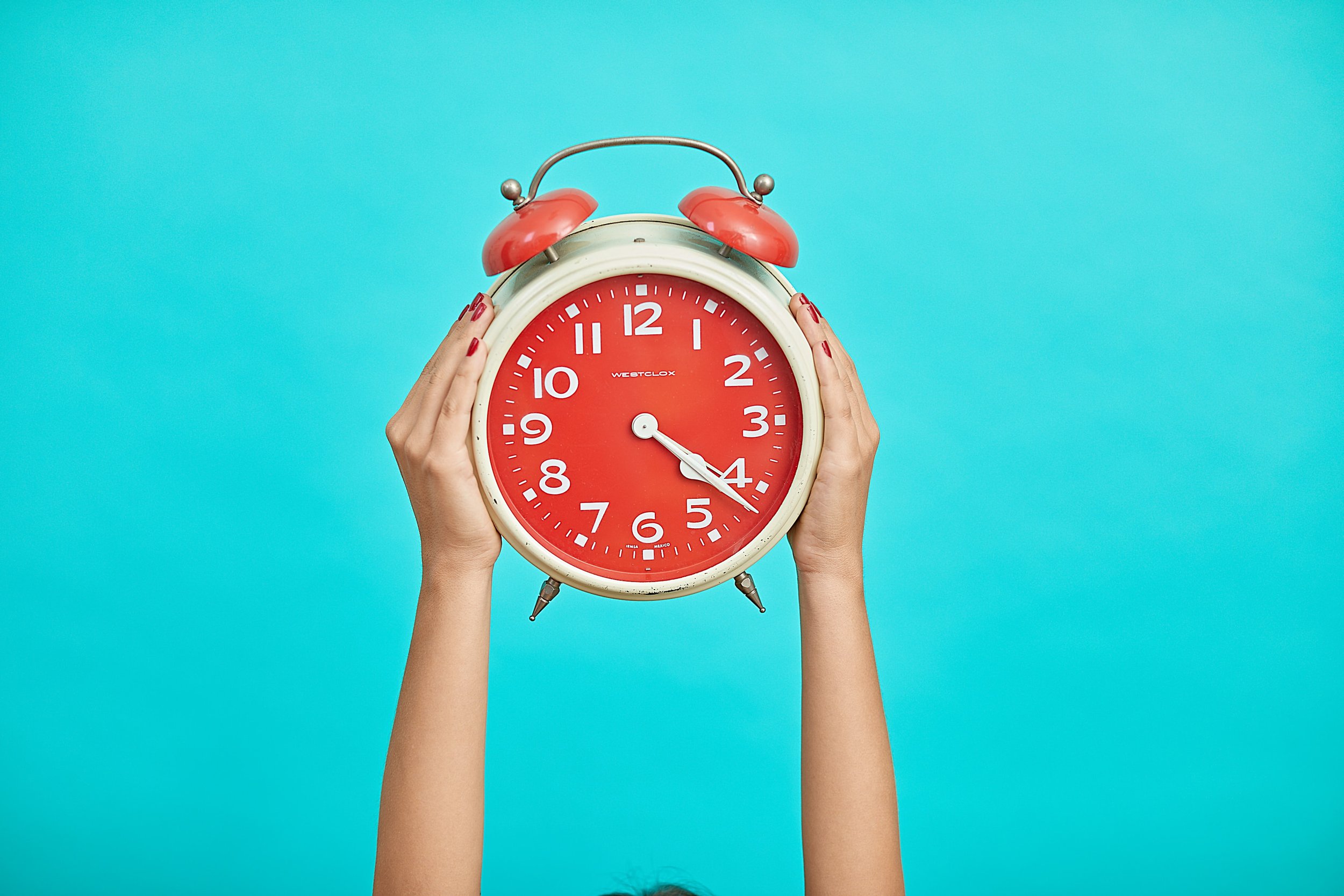 hands holding clock