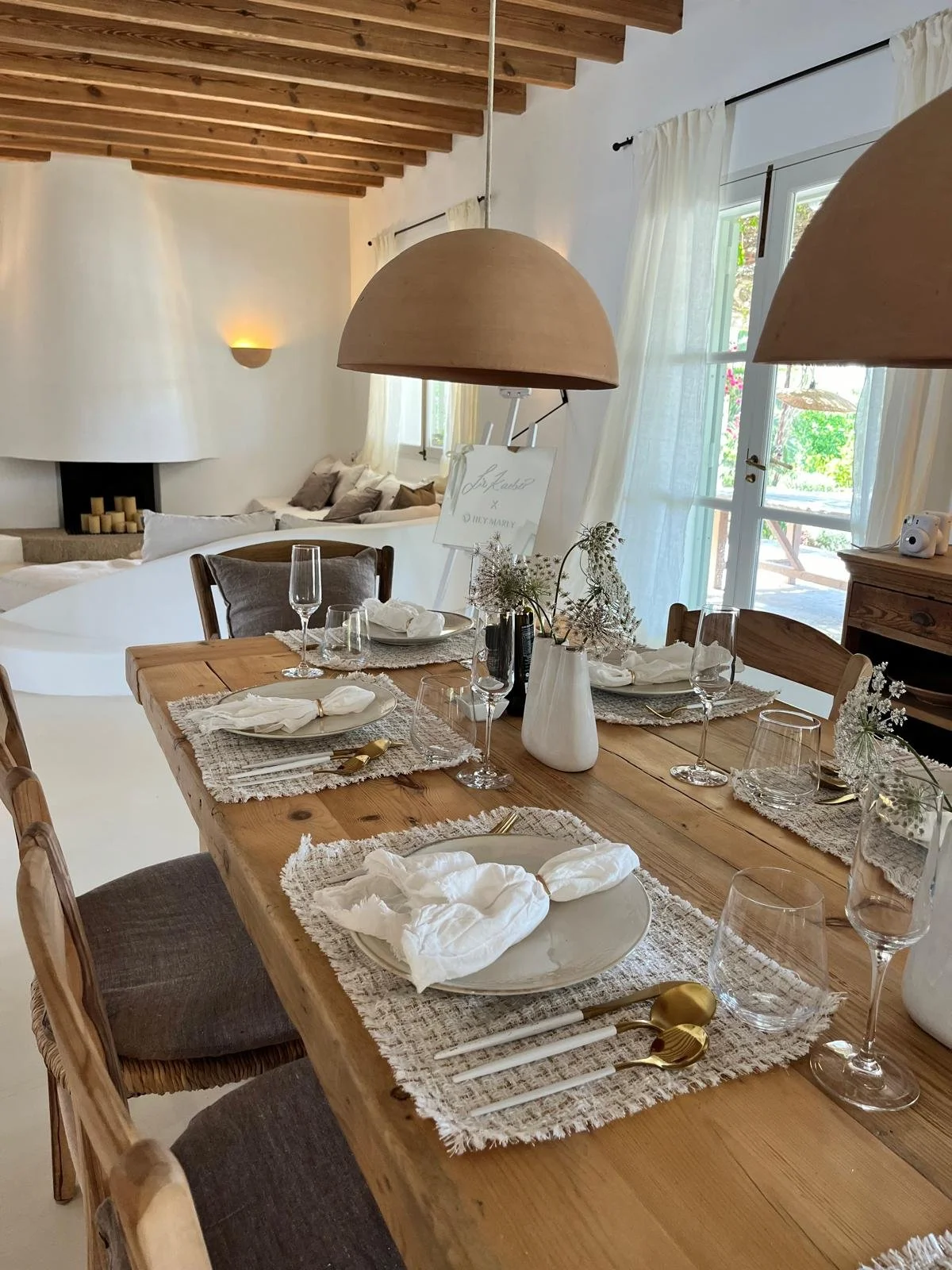 Luxury dining table set by your Bluelime Bespoke private chef and waiter ready for dinner in Mallorca