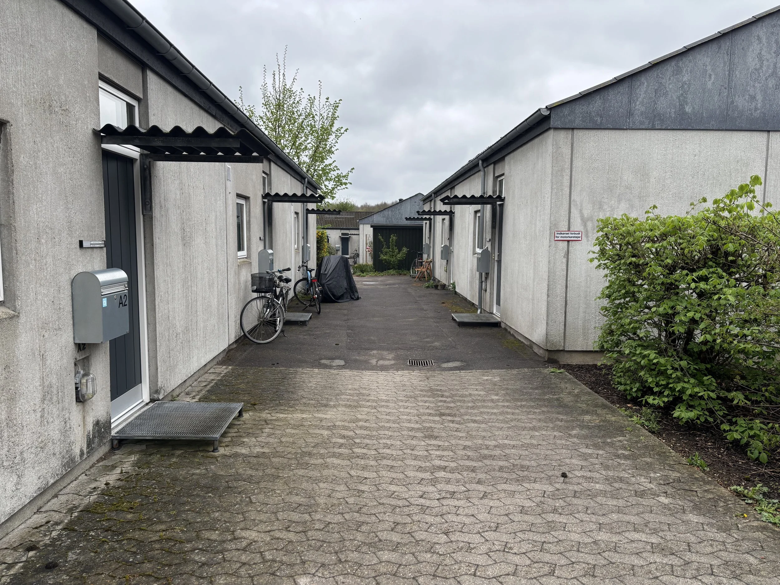 Stien ved A og B-blokken