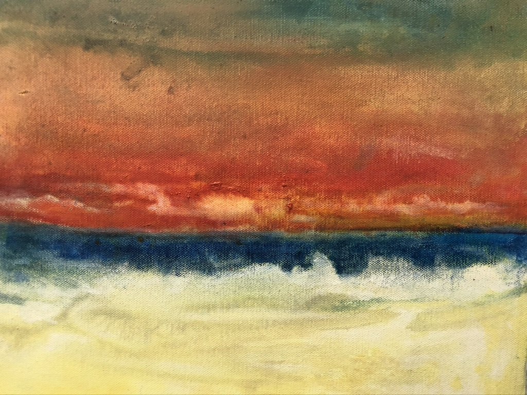 Abstrakte Landschaftsmalerei mit dramatischem roten Himmel, blauem Meer und gelbem Sand."