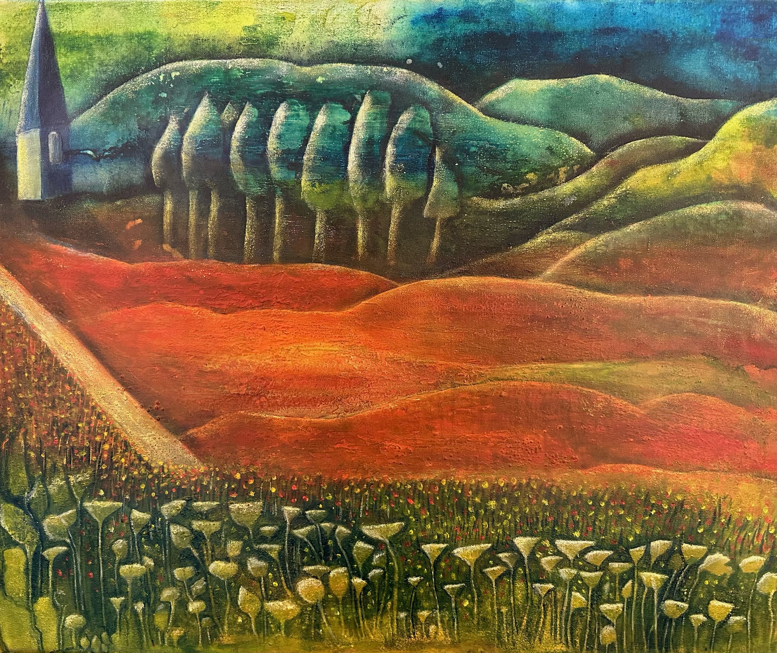 Abstrakte Landschaftsmalerei mit Hügeln in Rot- und Grüntönen, einer Baumreihe und einem kleinen Gebäude mit Turm links im Bild.