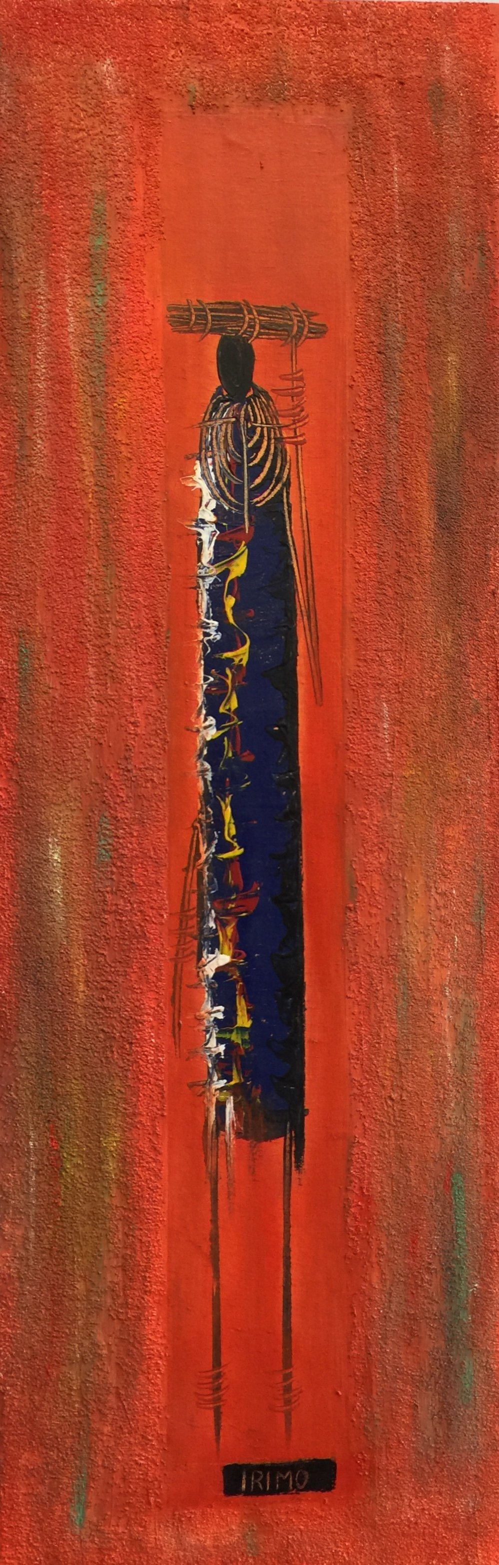 Abstrakte Darstellung eines Menschen mit dunkelblauem, langem Gewand auf orangefarbenem Hintergrund, der ein Bündel Zweige auf dem Kopf trägt. Kunst im abstrakten Stil.