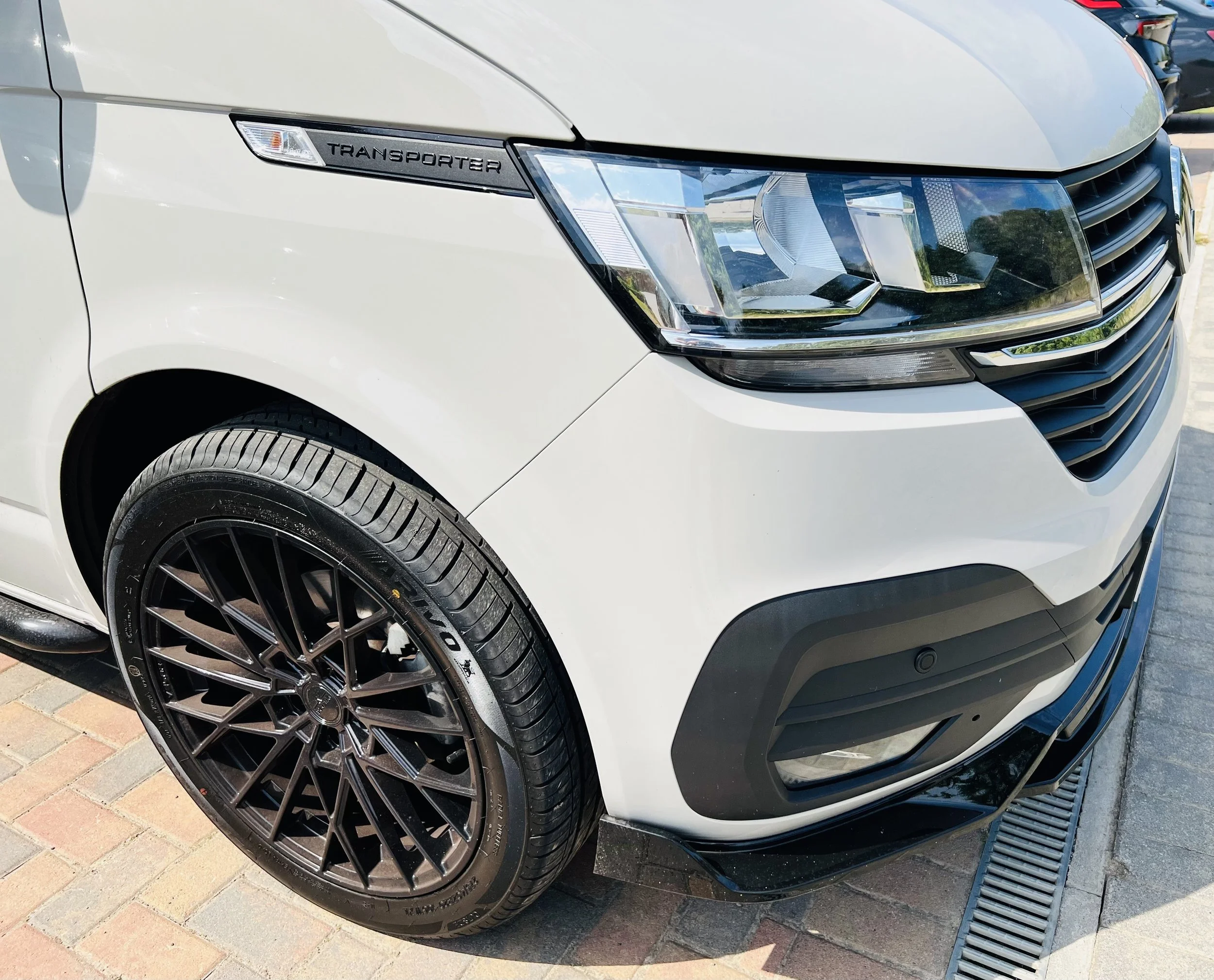 VW T6.1 Ascot Grey Front