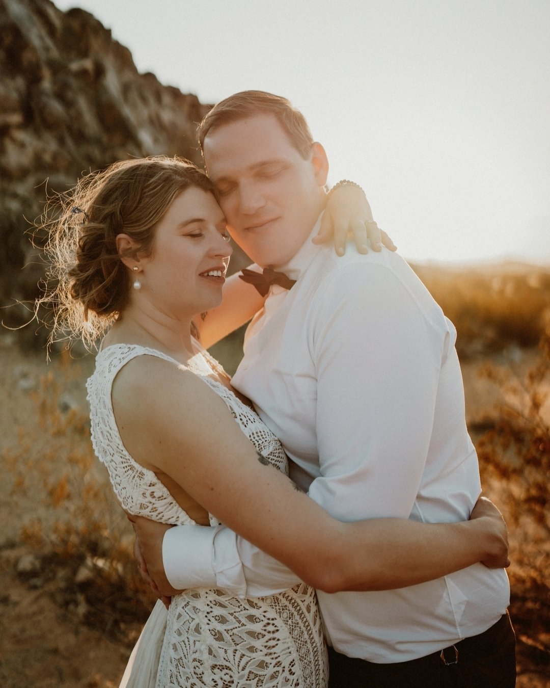 That light and that hug!
&bull;⁠ The Creative Team &bull;⁠
Awesome Couple: @mar_mah_lade + Steven
Marlayna's Attire: @grace_loves_lace
Steven&rsquo;s Attire: @suitsupply
Venue: @moradajoshuatree
Florist + Planner: @paloverdeparties
Photographer: @jen