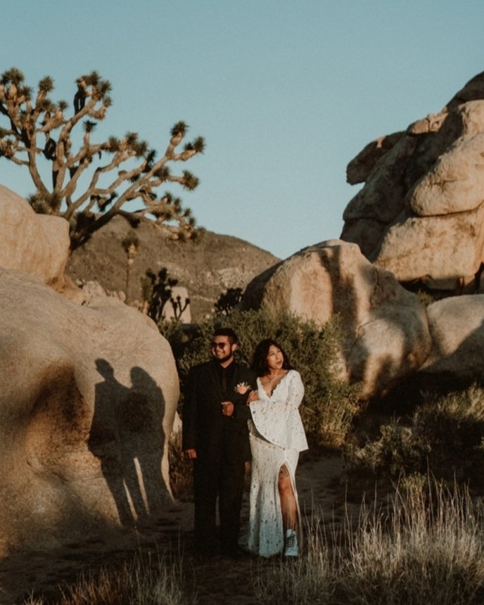 These sweet things tied the knot in Joshua Tree. It was a truly perfect day.
&bull;⁠ The Creative Team⁠⁠ &bull;⁠
Beautiful Couple: Elisa + Antonio
Venue: JTNP
Officiant + Elopement Planner: @letsgetmarriedbymarie
Photographer: @jennandpawel
Florist: 