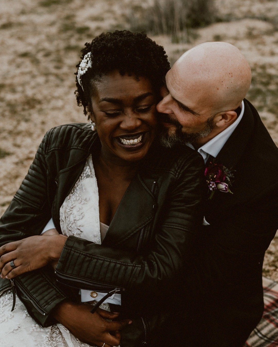 Comfy cozy cuddles.
⠀⠀⠀⠀⠀⠀⠀⠀⠀
⠀⠀⠀⠀⠀⠀⠀⠀⠀
⠀⠀⠀⠀⠀⠀⠀⠀⠀
#jennandpawelphotography #jennandpawel #scbmember #pawel_paparazzo #lettheadventurebegin #adventurecouple #joshuatreeelopementphotography #joshuatreeelopement #joshuatreeelopementphotographer #destina