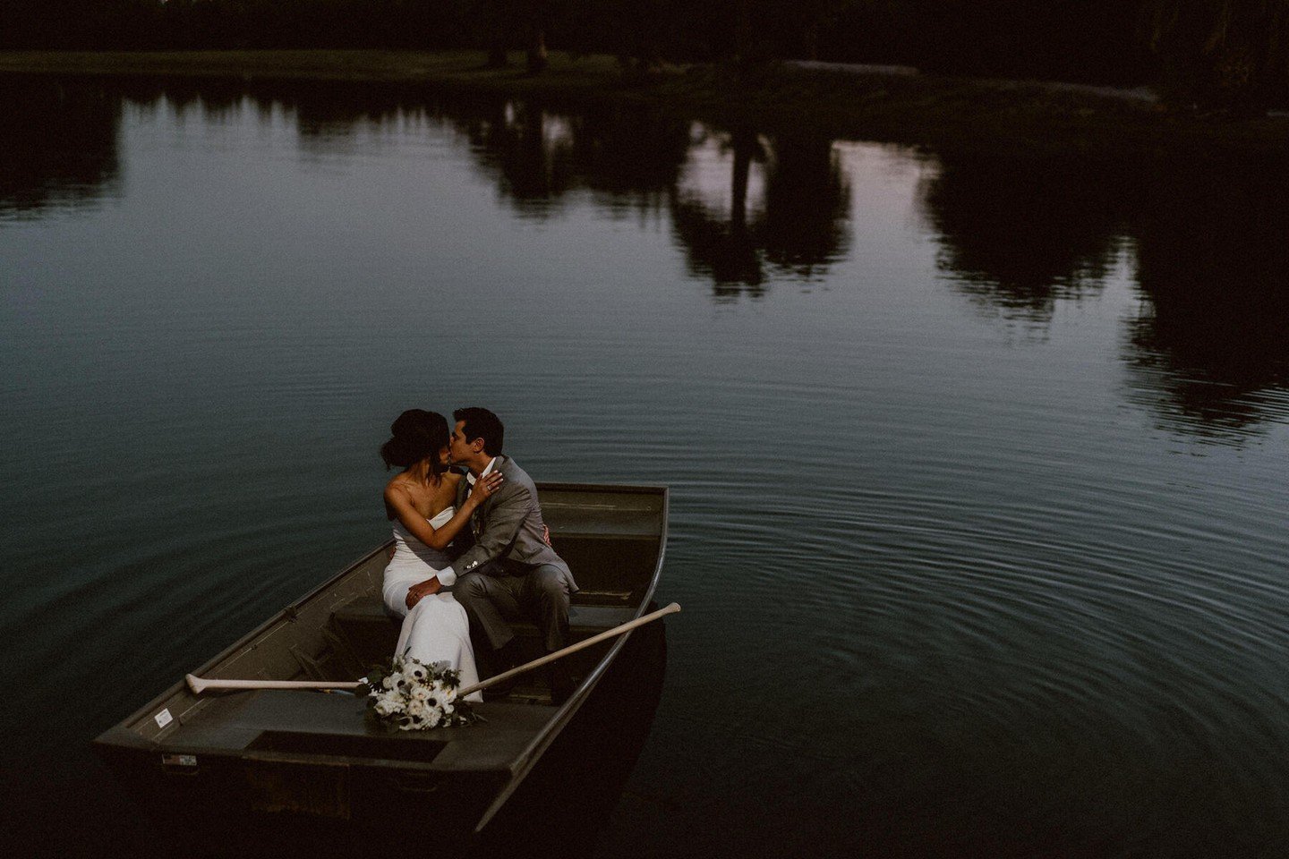 Row boat kisses. 

#jennandpawelphotography #jennandpawel #makeyourowntraditions #pawel_paparazzo #pawelpaparrazzo #lettheadventurebegin #adventurecouple #palmsprings #palmspringswedding
#palmspringsphotography #palmspringsweddingphotographer 
#palms