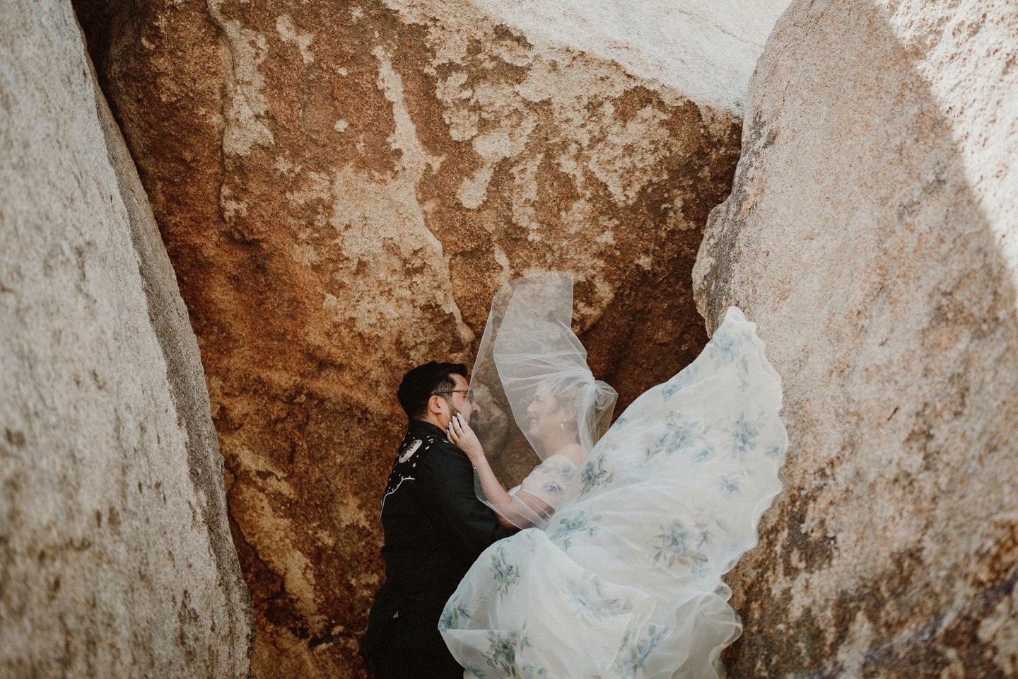 Christina + Jeff'
&bull;⁠ The Creative Team &bull;⁠
Beautiful Couple: @_tinamelt + @be_jeffhargrove
Venue: @sacredsandsjoshuatree
Florist: @sparksandsand
Planner: @extraordinaryarches
Photographer: @jennandpawel ⁠
HMUA: @deserthoneyartistry
Officiant