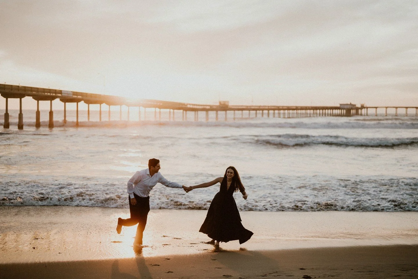 Which do you prefer? The beach in Summer or Winter? 

#jennandpawelphotography #jennandpawel #makeyourowntraditions #pawel_paparazzo #pawelpaparrazzo #lettheadventurebegin #adventurecouple #LA #losangeles #losangelesengagement #losangelesphotography 