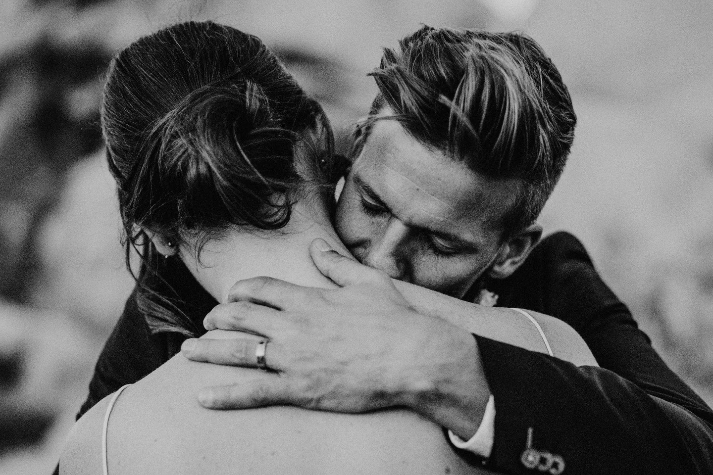 Love these moments. 

#jennandpawelphotography #jennandpawel #makeyourowntraditions #pawel_paparazzo #pawelpaparrazzo #lettheadventurebegin #adventurecouple #joshuatreeelopementphotography #joshuatreeelopement #joshuatreeelopementphotographer  #desti