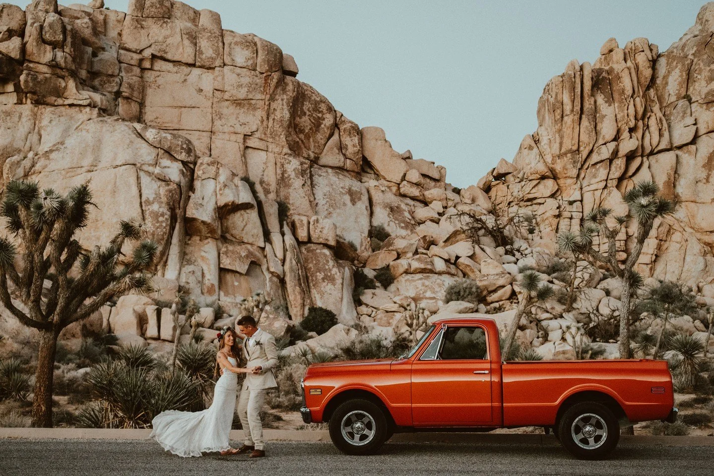 Always love being in Joshua Tree. Ready for the Summer to be over and get back out there. 

 #jennandpawelphotography #jennandpawel #makeyourowntraditions #pawel_paparazzo #pawelpaparrazzo #lettheadventurebegin #adventurecouple #joshuatreeelopementph