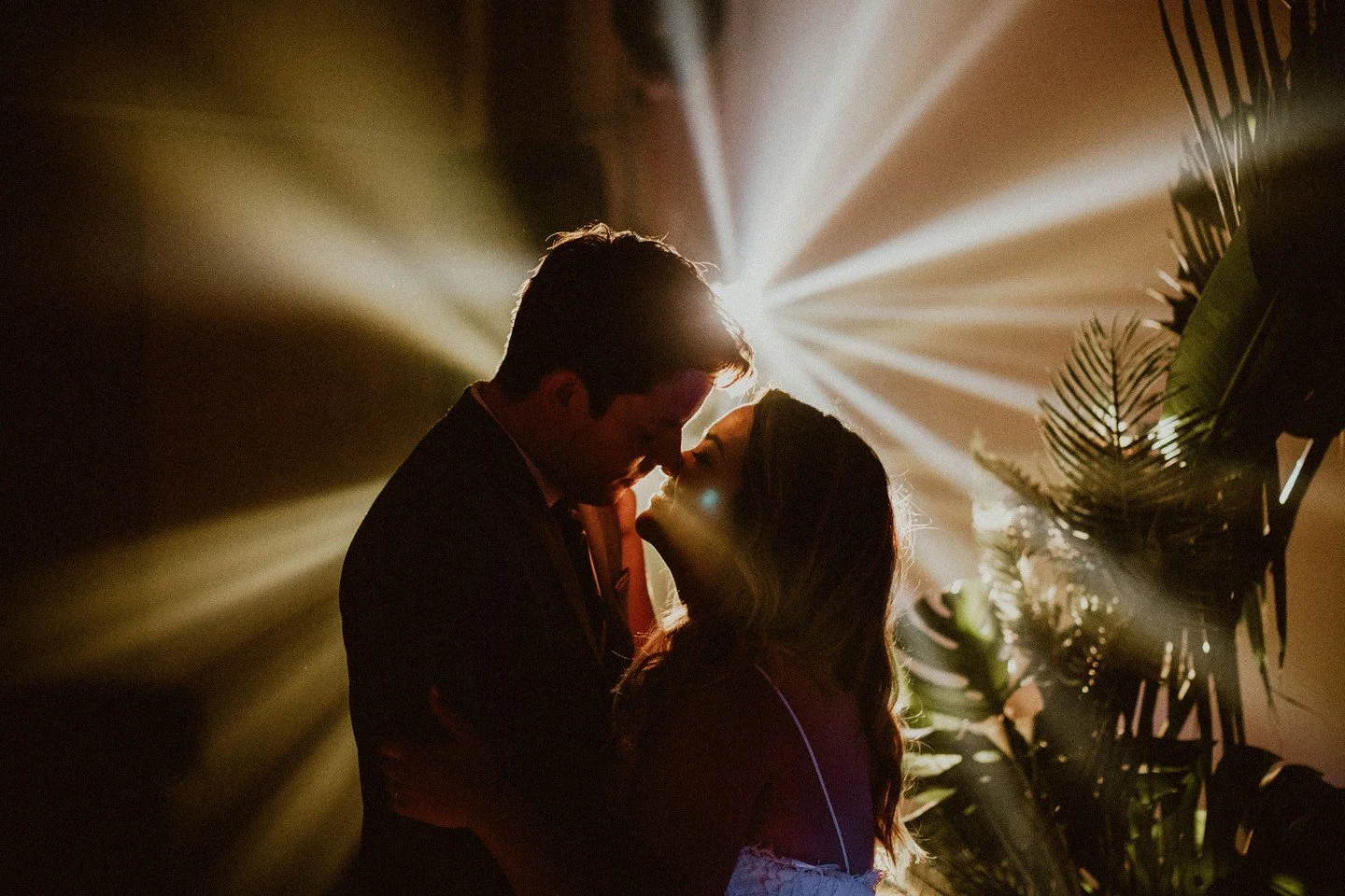 We love when you bring your all to the dance floor. 

 #jennandpawelphotography #jennandpawel #makeyourowntraditions #pawel_paparazzo #pawelpaparrazzo #lettheadventurebegin #adventurecouple #elopementphotography #elopement #elopementphotographer  #de
