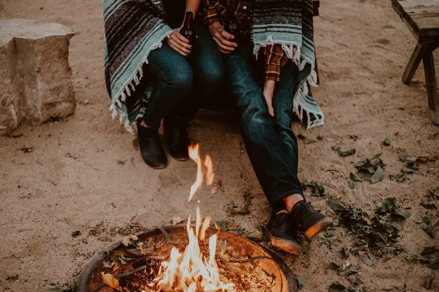 I love this time of year. Cuddling up, fires and drinks, totally my favorite. 

#jennandpawelphotography #joshuatreephotographer #joshuatreewedding