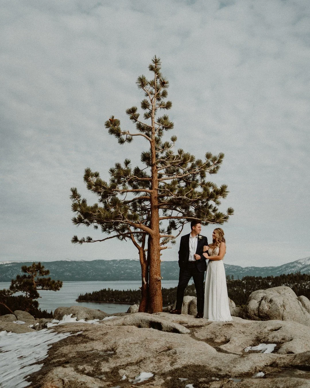 Who wants to go to Tahoe and elope?

#jennandpawelphotography #laketahoephotographer #laketahoeelopement