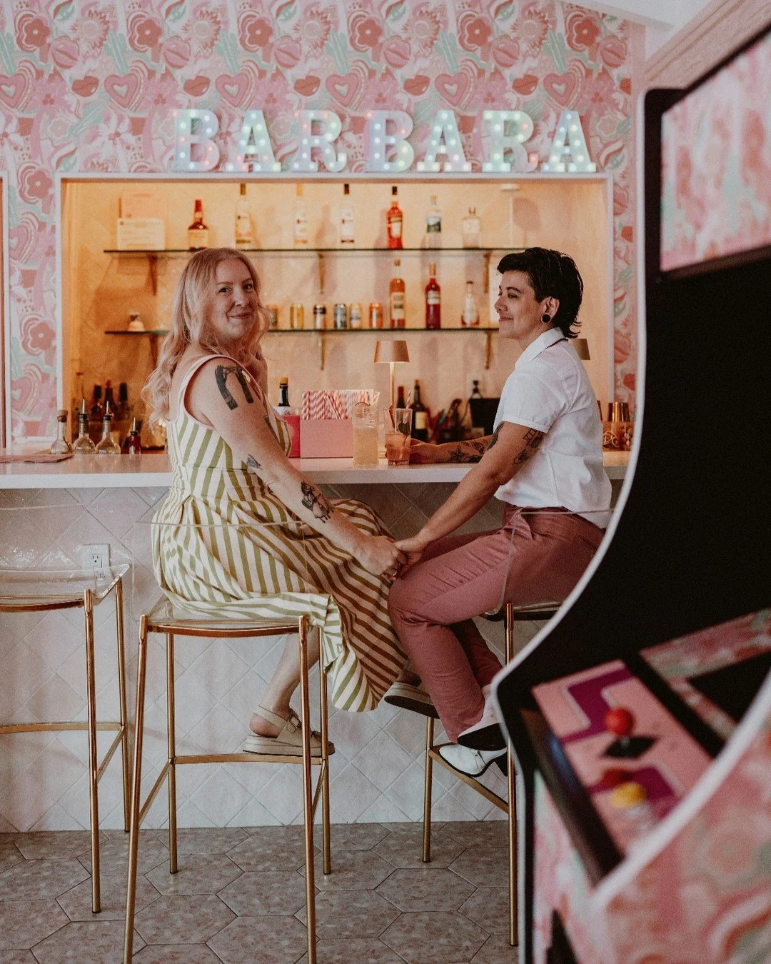 Caitlin and Ash celebrated their love in Palm Springs at the iconic @trixiemotel

#jennanepawelphotography #trixiemotelphotos #dancingwiththem