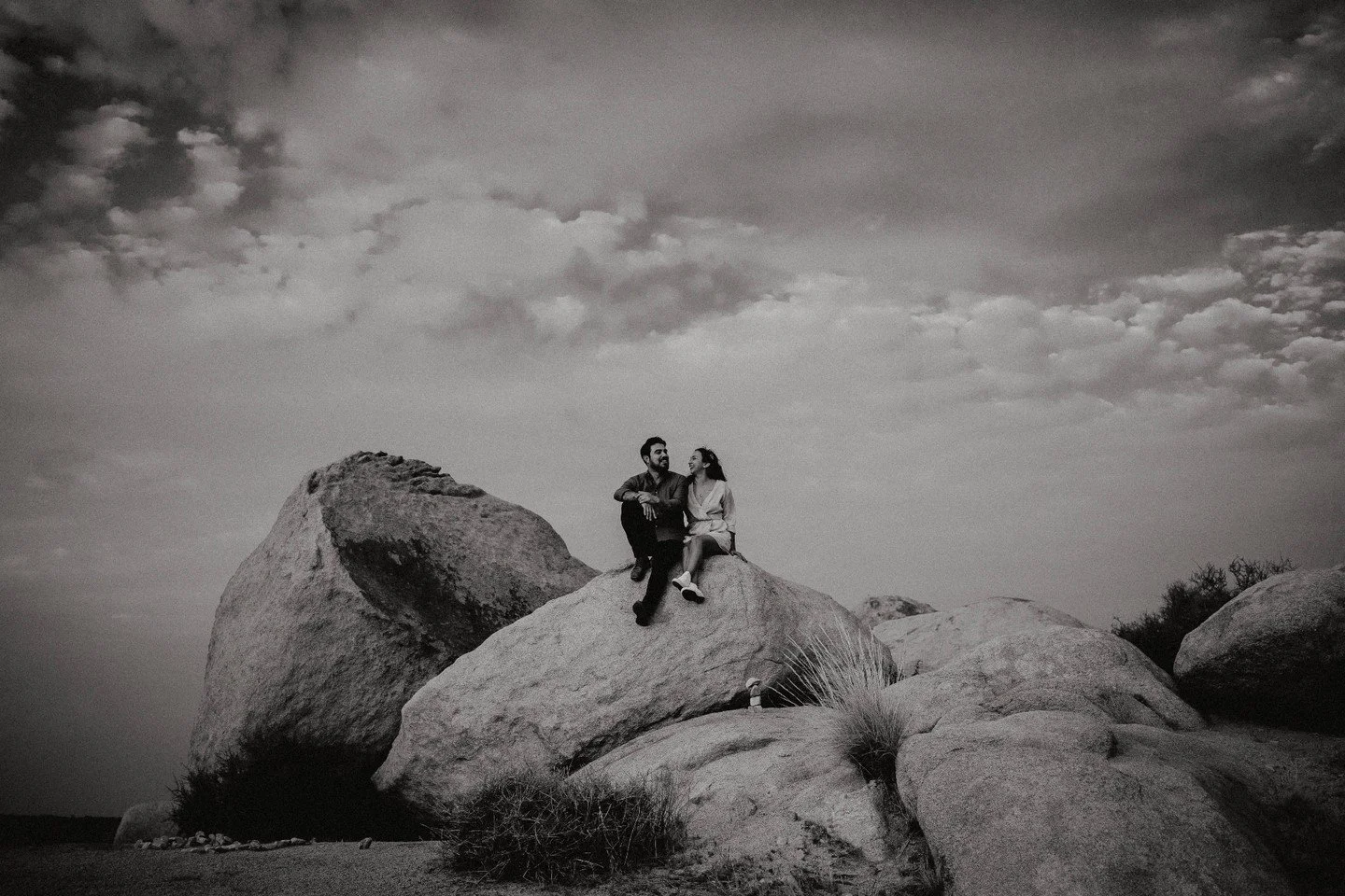 Black and white edit with those clouds!

#jennandpawelphotography #joshuatreephotogrpher #joshuatreeelopement