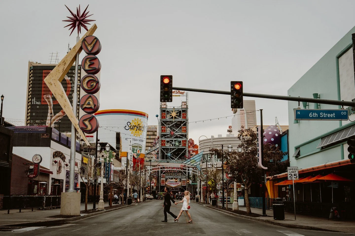 Melissa + Robert
&bull; The Creative Team &bull;⁠
Kick Ass Couple: Melissa + Robert
Venue: @littlewhiteweddingchapel
Coordinator/Permit: @rocknromanceelopements
Photographer: @jennandpawel for Rock N Romance Elopements

#jennandpawelphotography #lasv