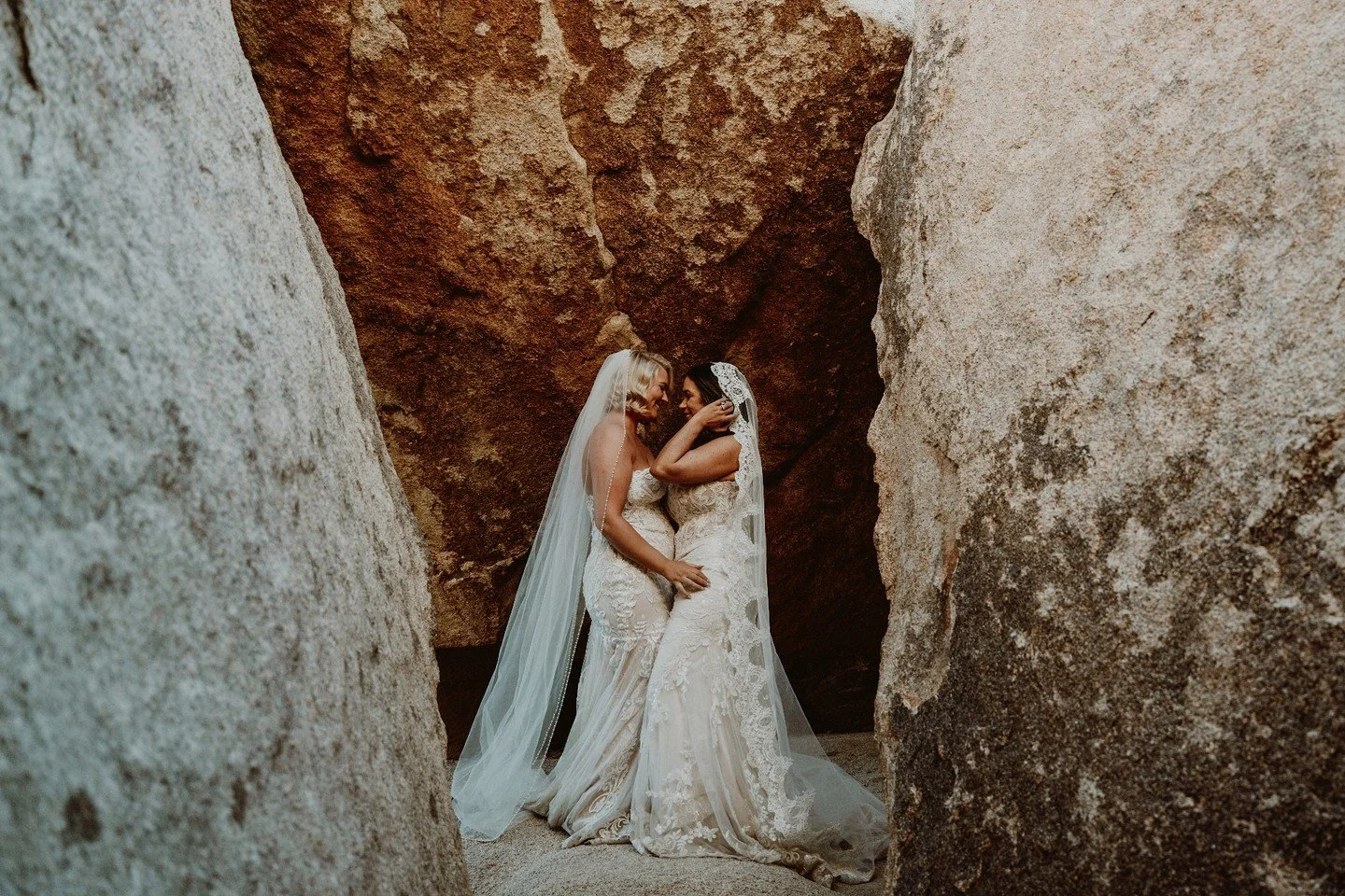 Happy anniversary to Natalie and Anita. Hugs to you both, cheers!

#jennandpawelphotography  #joshuatreeelopementphotography #joshuatreeelopement #joshuatreeelopementphotographer  #joshuatreeelopements #dancingwithher #mrsandmrs #lgbtweddings #lesbia