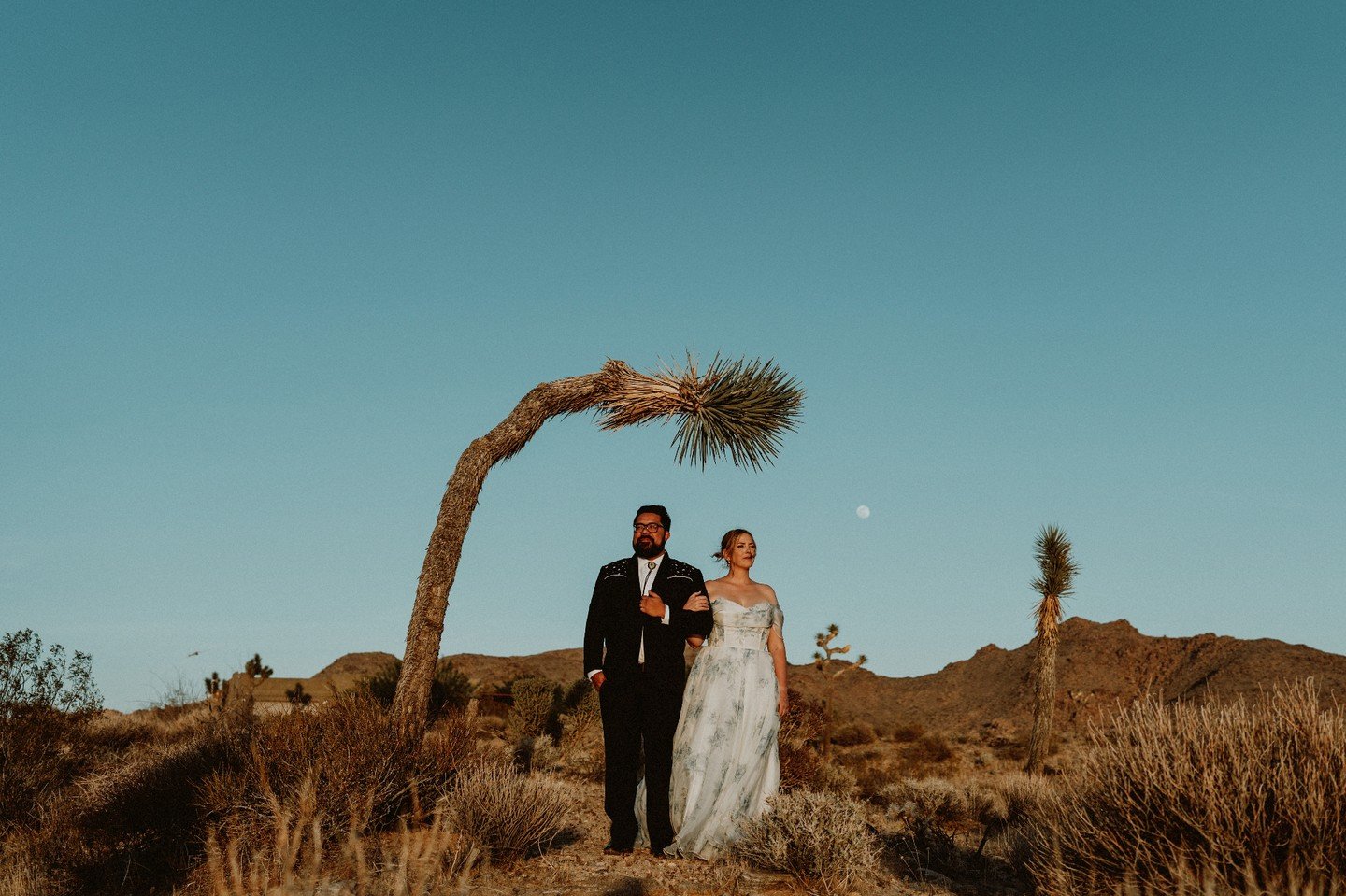Happy one year anniversary to Christina and Jeff. Their wedding day was as beautiful as they are. 
&bull;⁠ The Creative Team &bull;⁠
Beautiful Couple: @_tinamelt + @be_jeffhargrove
Venue: @sacredsandsjoshuatree
Florist: @sparksandsand
Planner: @extra
