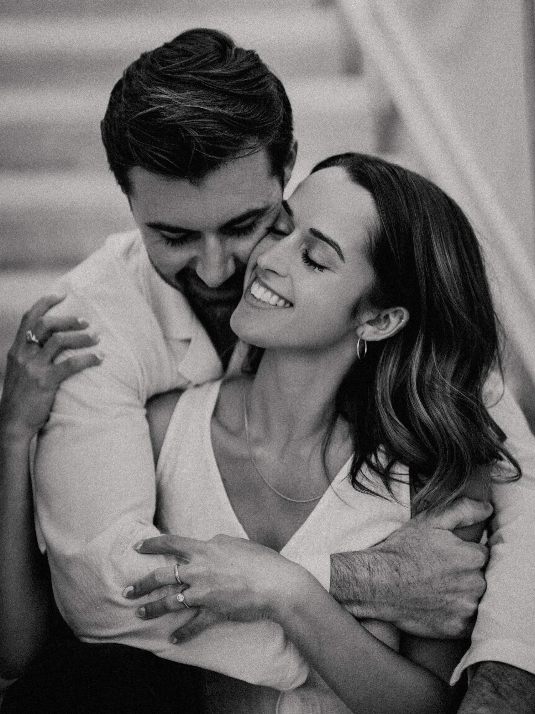 Hug tight. 
⠀⠀⠀⠀⠀⠀⠀⠀⠀
 #jennandpawelphotography #jennandpawel #makeyourowntraditions #pawel_paparazzo #pawelpaparrazzo lettheadventurebegin adventurecouple palmsprings palmspringsengagement
palmspringsphotography palmspringsengagementphotographer 
pa