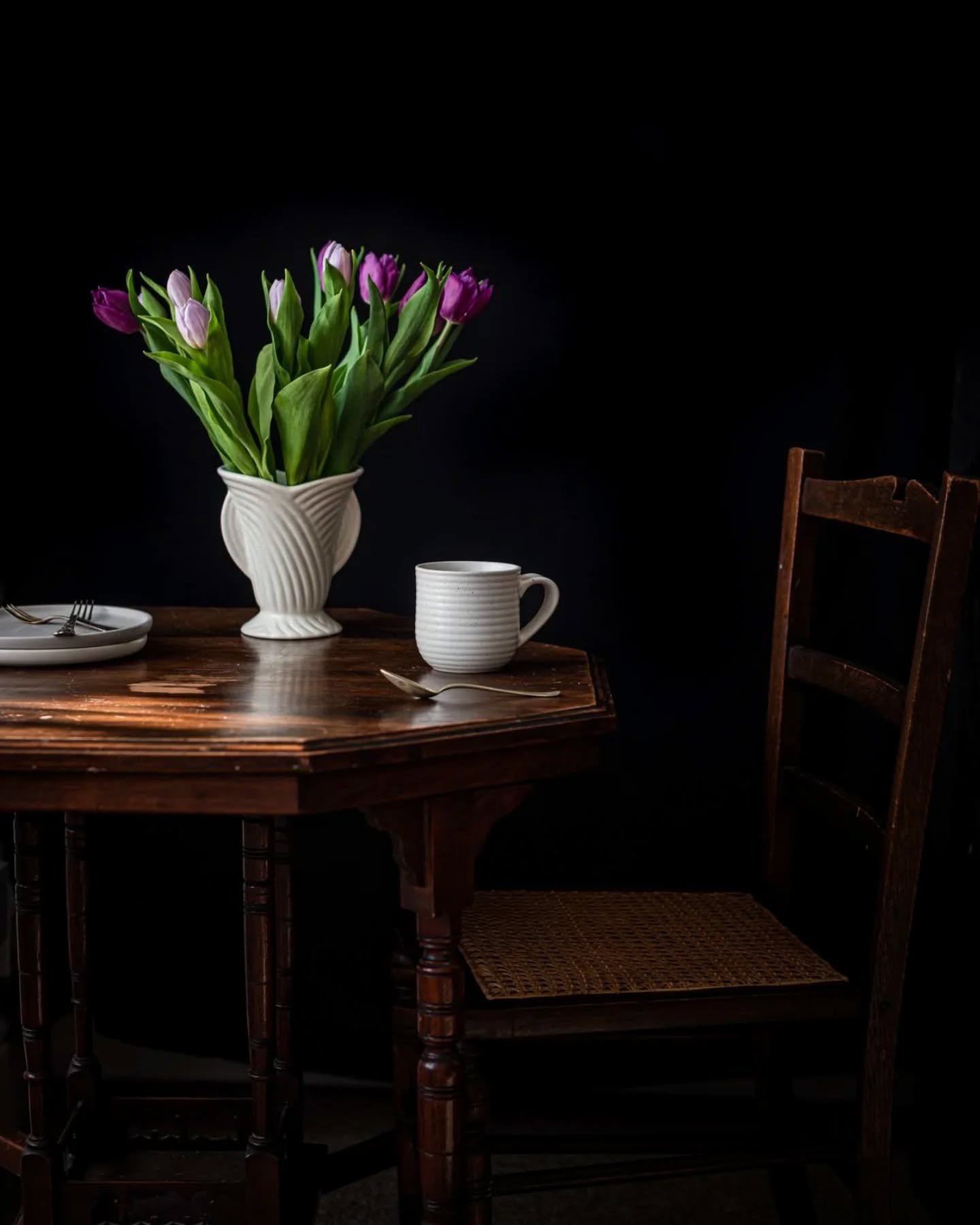 Day 5 of the Textures of Home challenge

Today I&rsquo;m sharing a new selection of images that celebrate the details that make home a place of quiet storytelling: surfaces that speak, objects that hold memory, textures that embrace us.

May these vi