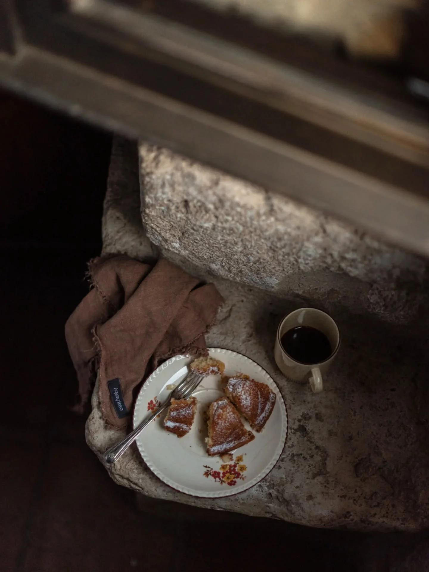 Slow morning's 

Beautiful linen pajamas from Linen Tales @linentales

Wonderful model @camilavmacedo 

Memories of With Other Eyes retreats 4 @with_other_eyes_retreats