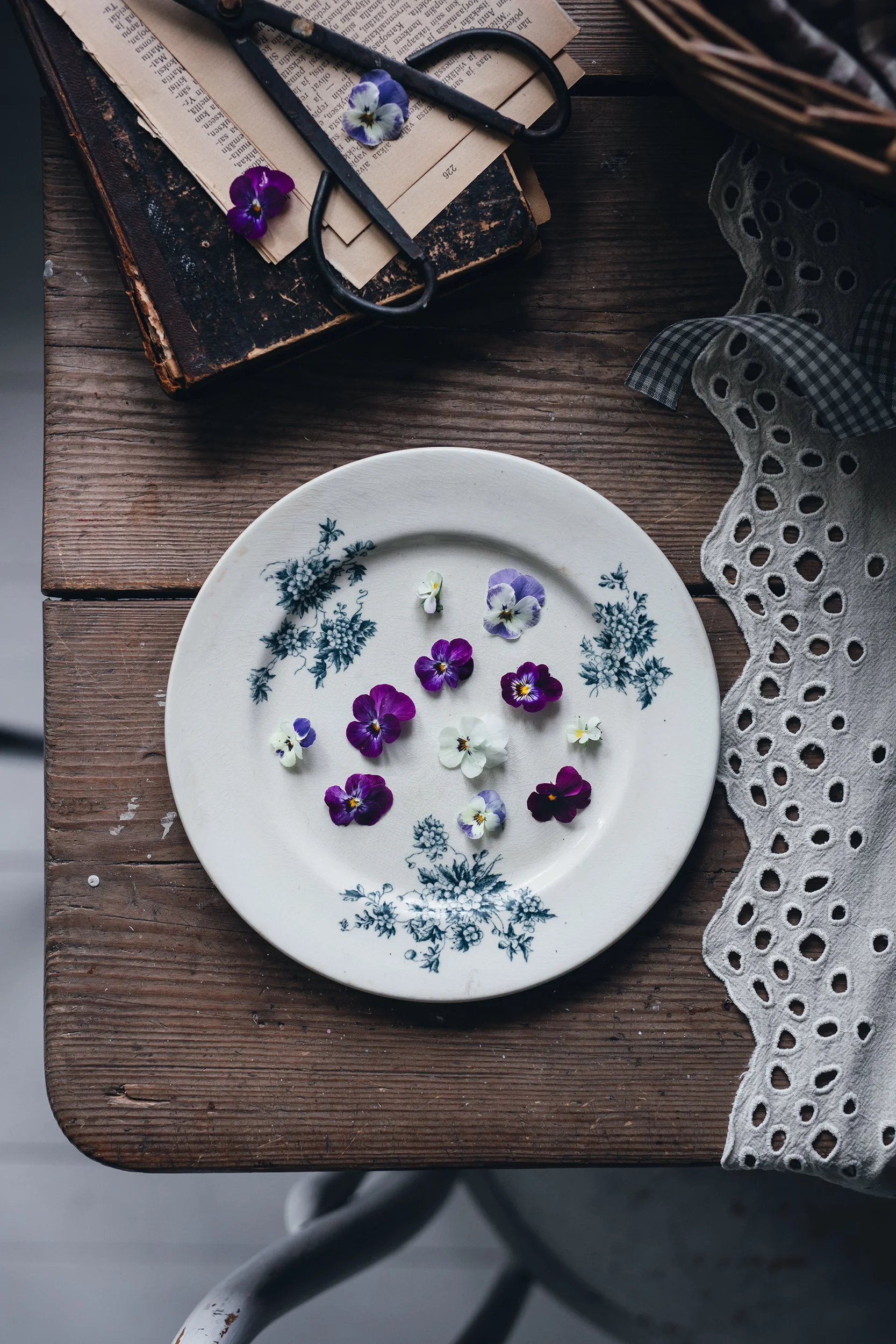 Violets_Ottilia Orenius.jpg