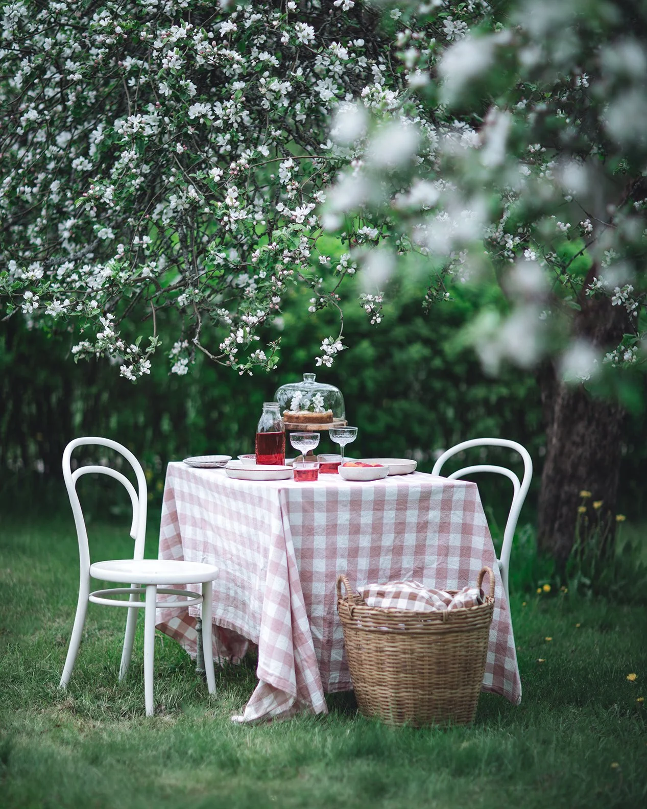 Table by an apple tree_Ottilia Orenius.jpg