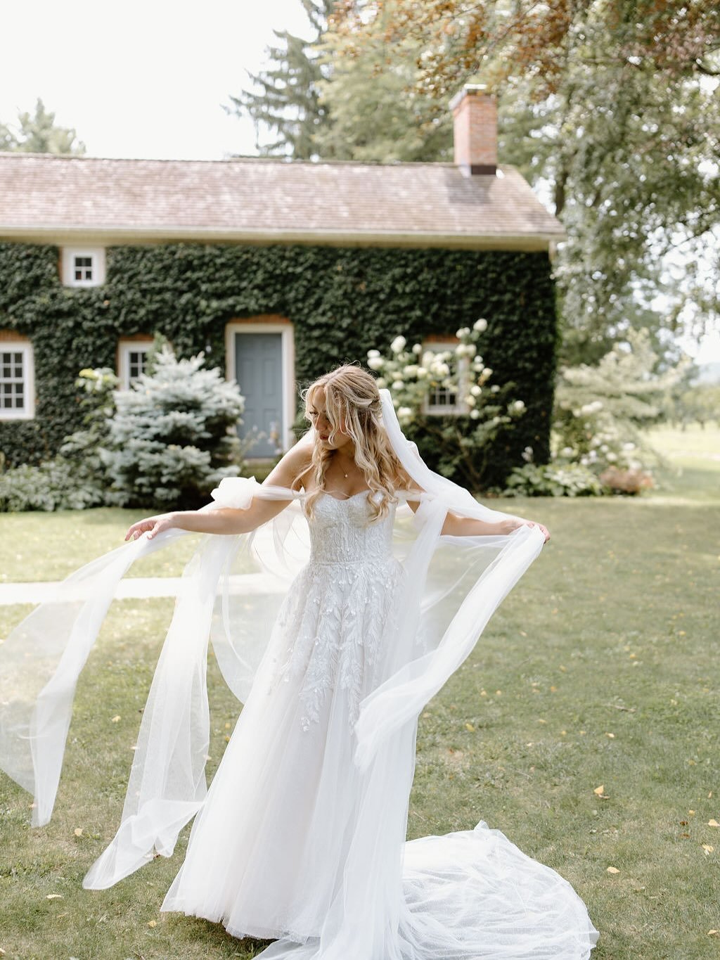 The dress. The venue. The couple. A day straight out of a fairytale ✨