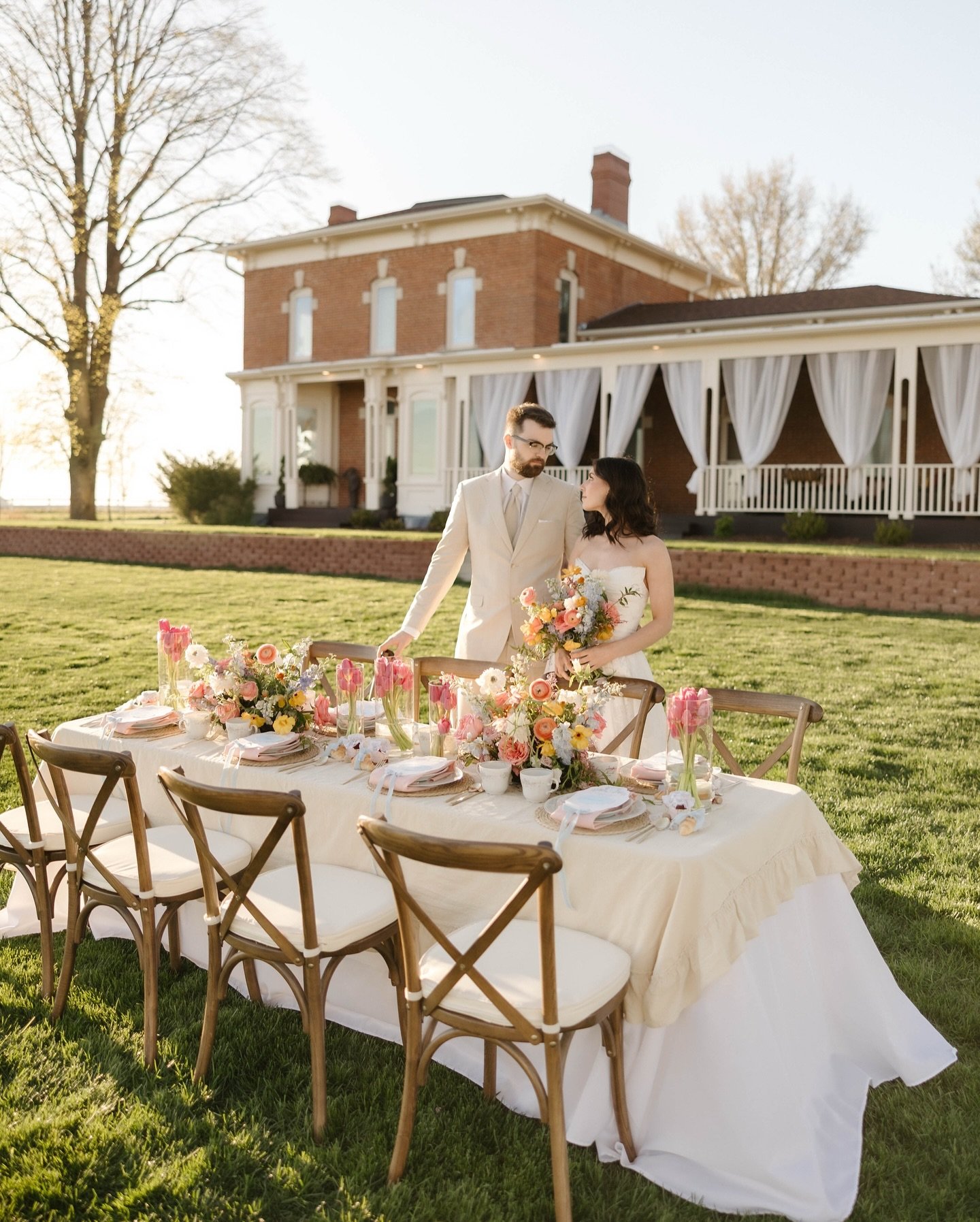 country charm meets timeless love🕊️ 

filled with soft blooms, warm tones, golden light, and the kind of joy you can feel through the lens. I will never get over that this is what I get to do for a living. TYJ!! 🤍

&mdash; styled shoot by: @allcrea