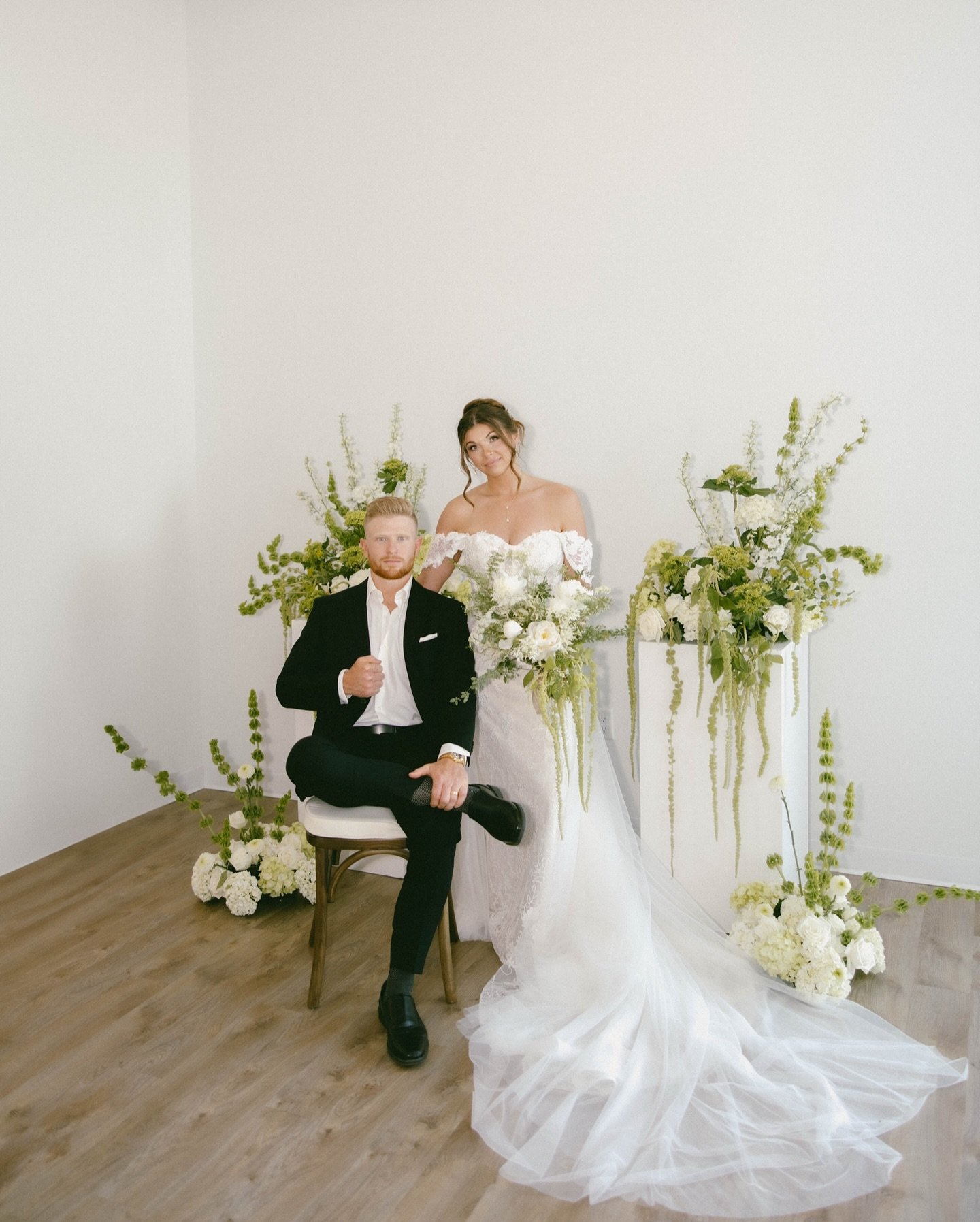 Introducing Mr. &amp; Mrs. Wade 🤎🌾🥂🤠

// lowa wedding, lowa, Wedding trends, Midwest wedding, Midwest, Wedding photographer, lowa wedding photographer, Engagement Session, Engaged, Engagement Photos, Des Moines Wedding, Des Moines, Midwest Photog