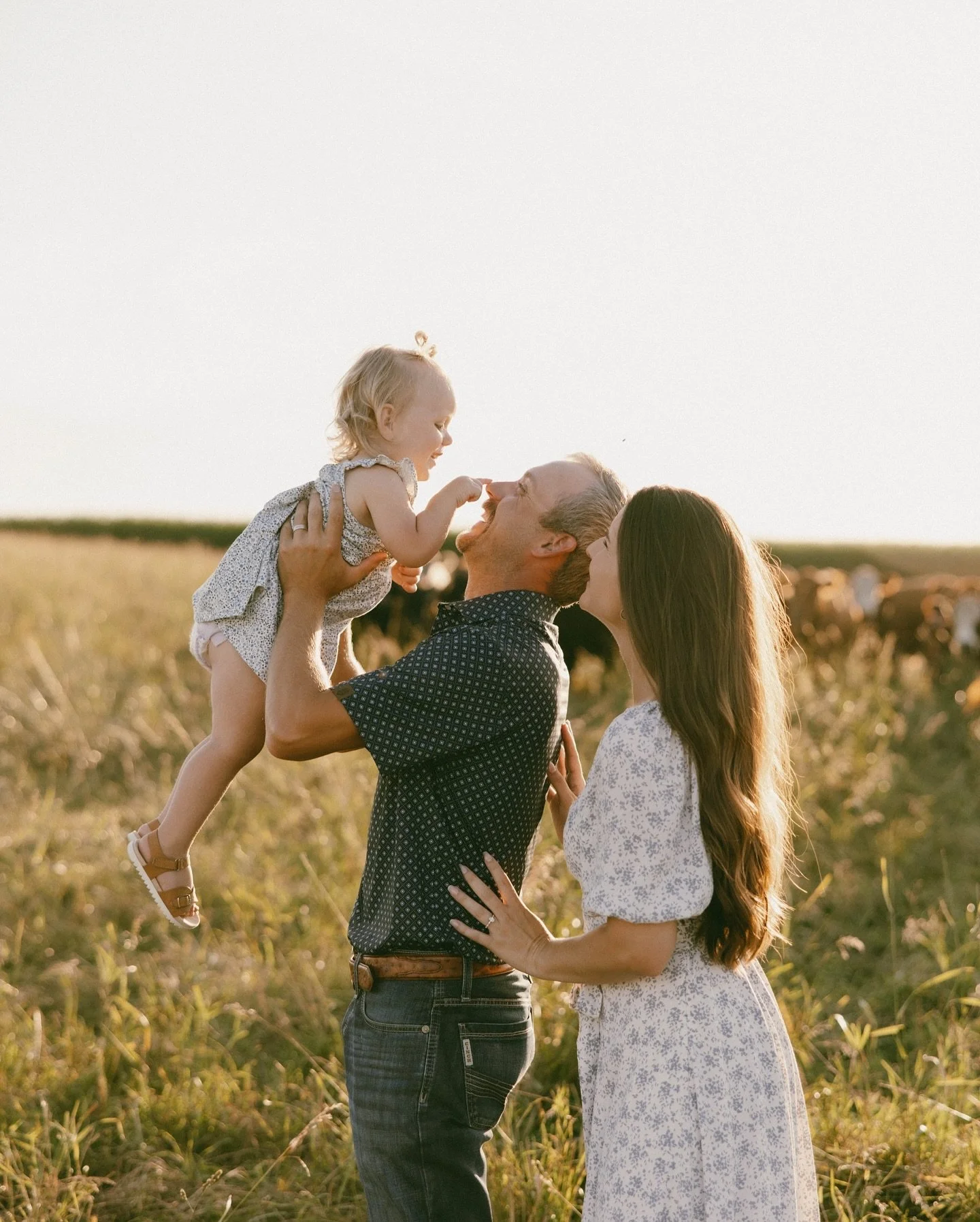 from their engagement session to their family photos years later, I&rsquo;ve had the privilege of documenting Ashlee + Colton&rsquo;s biggest chapters since 2020. It&rsquo;s the kind of work that reminds me why I love what I do🤎🌾🎞️ 

#familyphotos