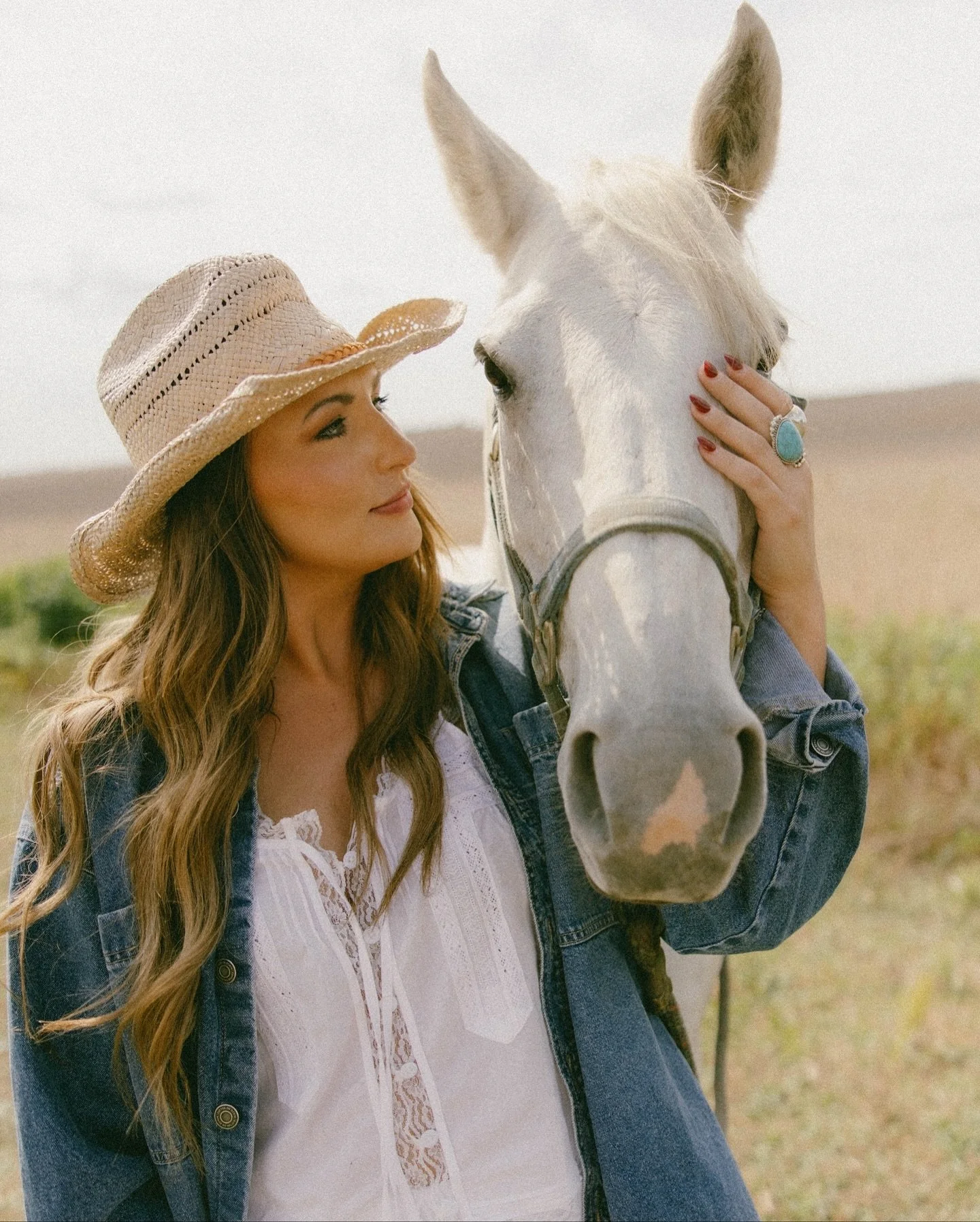 Hi friends, it&rsquo;s me behind the camera this time!🤠

I&rsquo;m Sarah, 27, and I&rsquo;m lucky enough to call wedding photography my full-time job (aka the best job ever). Right now we&rsquo;re in the thick of busy season&mdash;weekends full of w