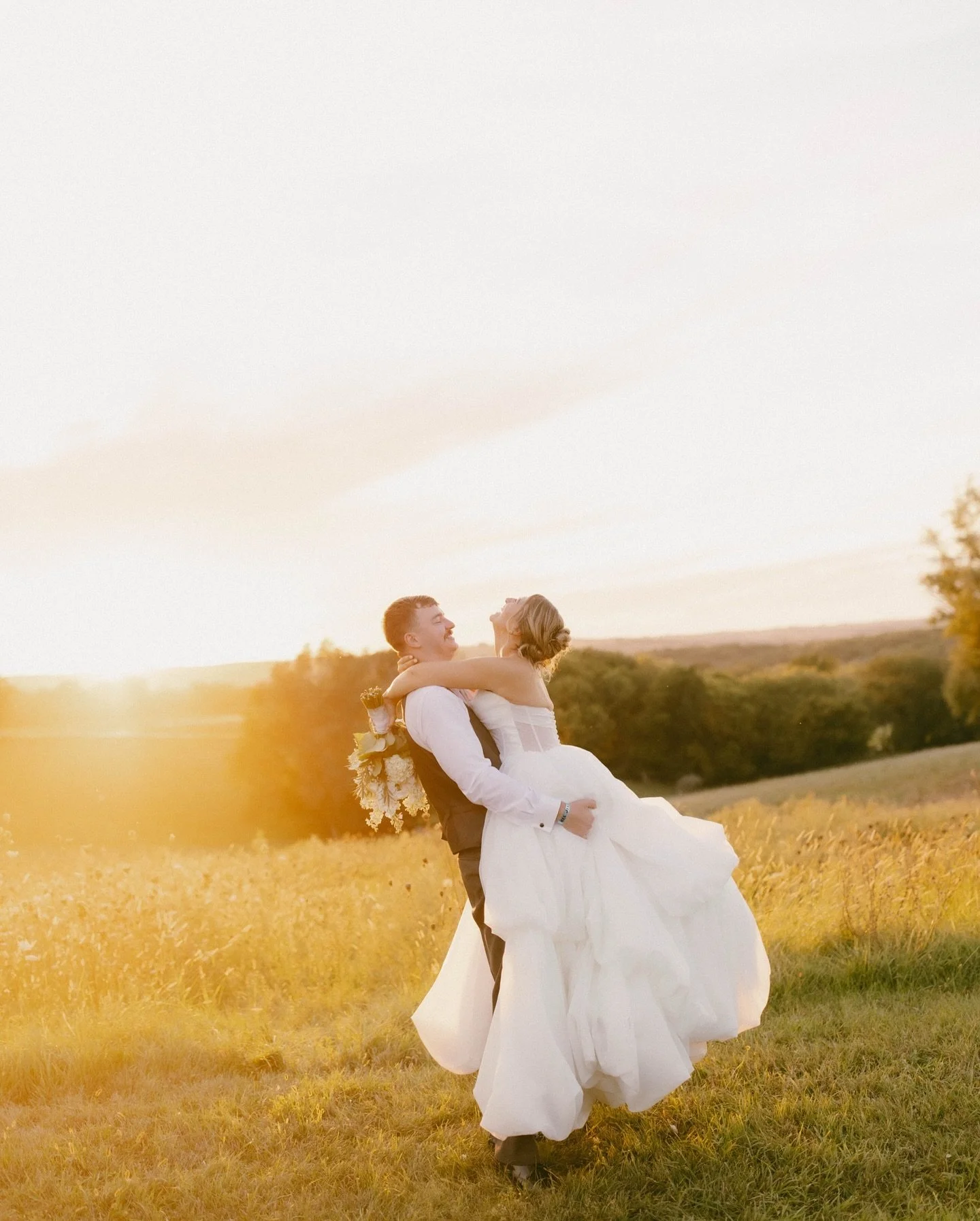 The Neumanns || 9.20.25 🕊️🥂🤎🫶🏻🎞️ 

&mdash;
associate shot by: @annagracecreative 
edited by me: @sarahrollingphoto 

// lowa wedding, lowa, Wedding trends, Midwest wedding, Midwest, Wedding photographer, lowa wedding photographer, Engagement Se