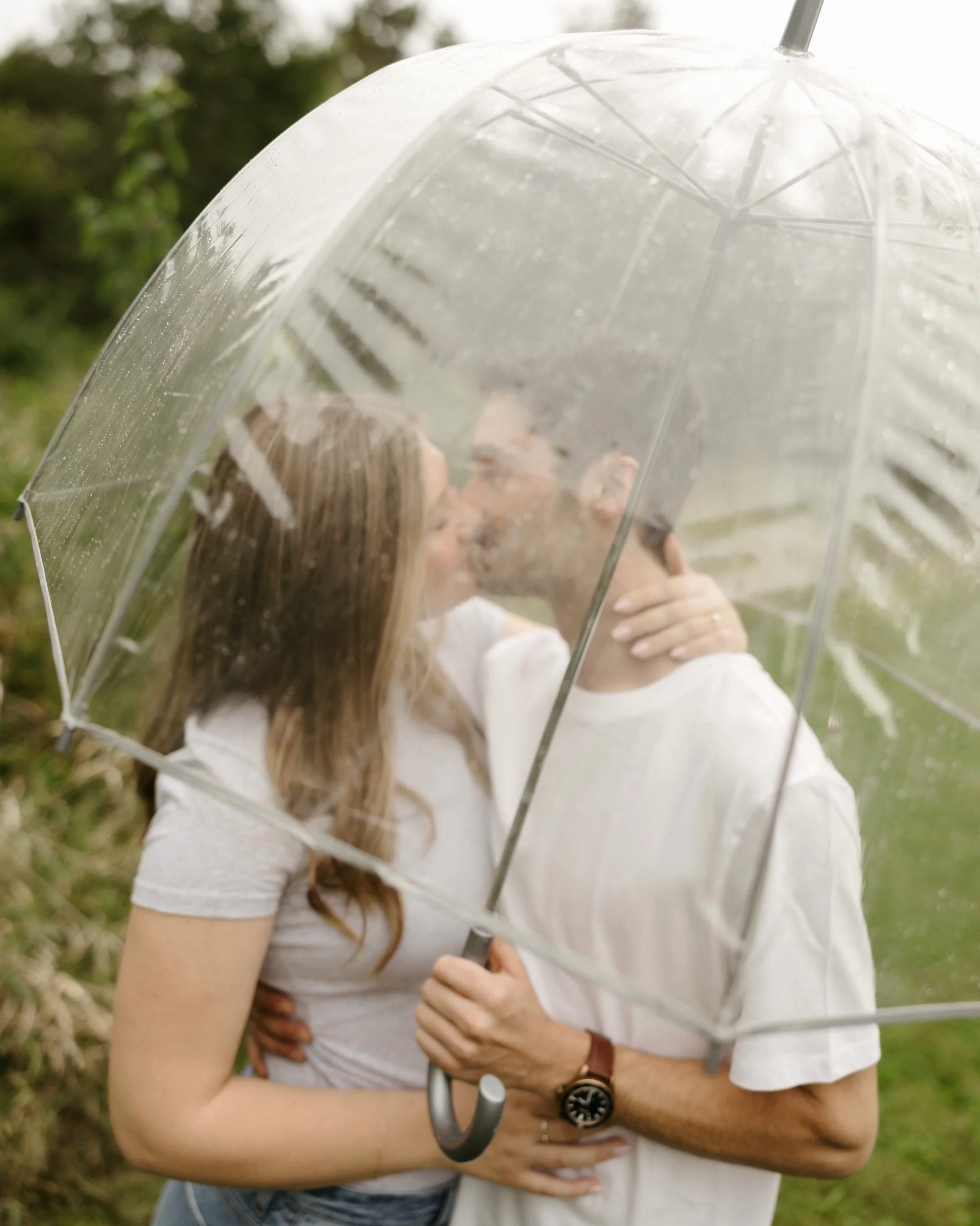 rainy days with Alexys &amp; Mario>>> 🤎🎞️

// lowa wedding, lowa, Wedding trends, Midwest wedding, Midwest, Wedding photographer, lowa wedding photographer, Engagement Session, Engaged, Engagement Photos, Des Moines Wedding, Des Moines, Mi