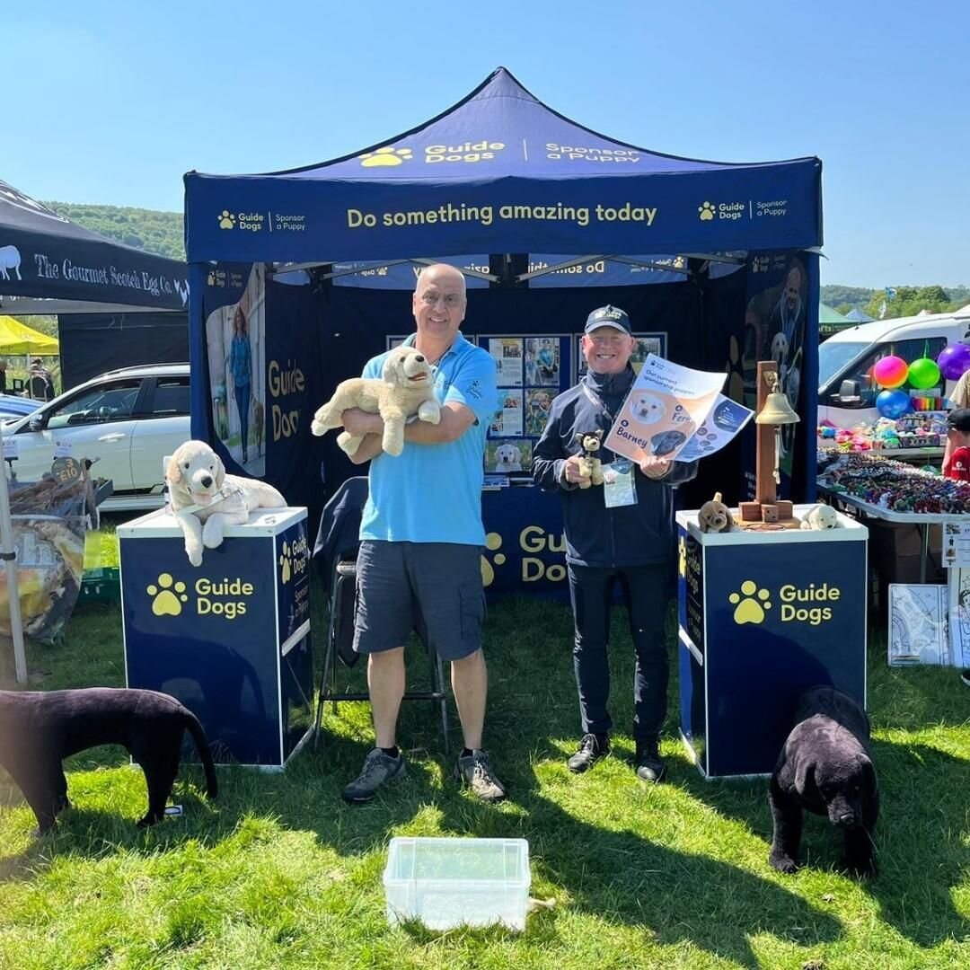 Tony and John ready and raring to go at  the Otley show - the only question is - Which of those fluffy dogs do you love the best - and WHAT are they going to do with that bell?! :D

#charitylinkteam #fundraiserlife #joblove #hiring now