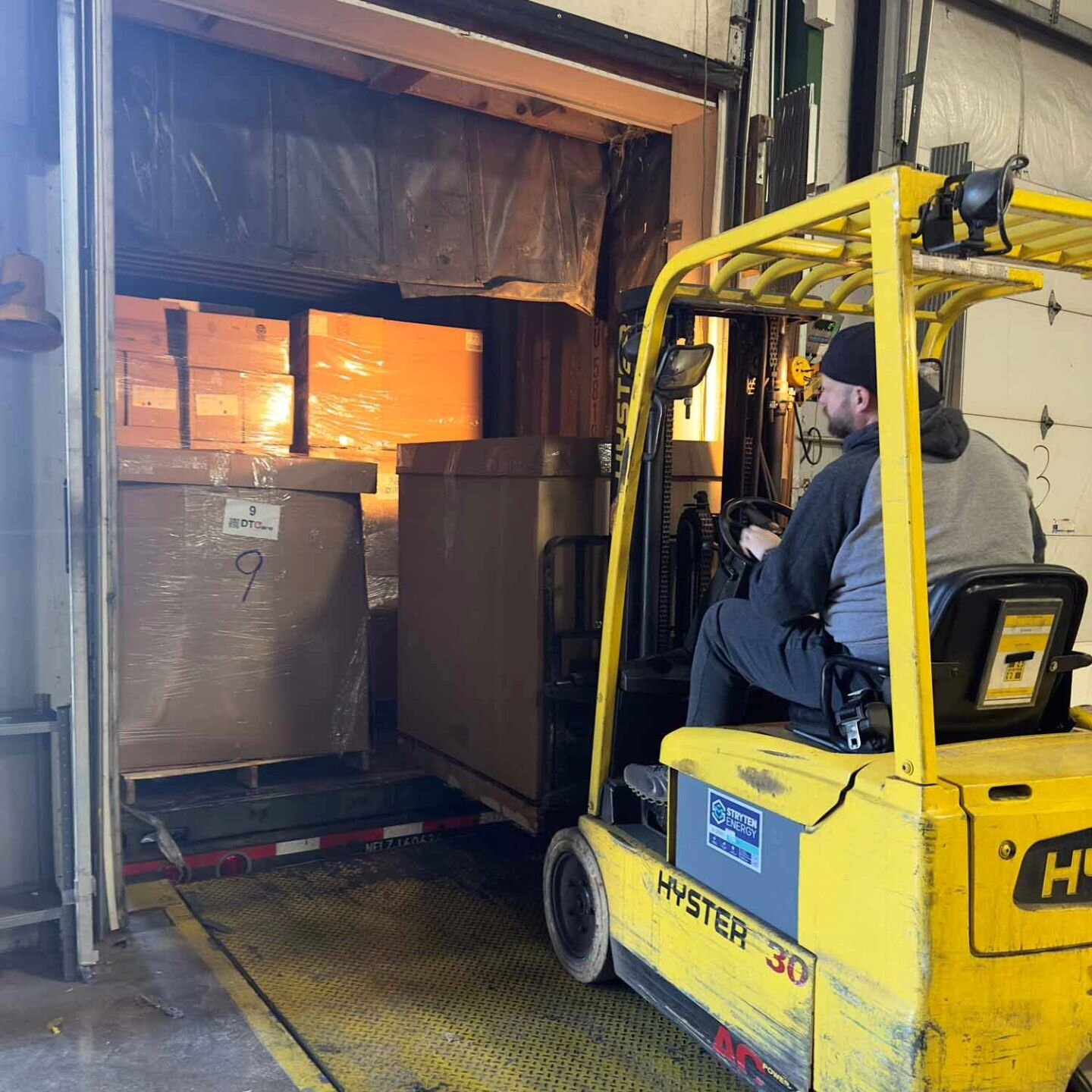 DTCare's first 40-foot container to Ukraine of 2024 is en route! 🇺🇦🚢 The shipment is filled with thousands of supplies, including 50,000 feminine hygiene products, 6,000+ face shields, 1,000+ medical supplies, and more, to aid Ukrainians in red zo