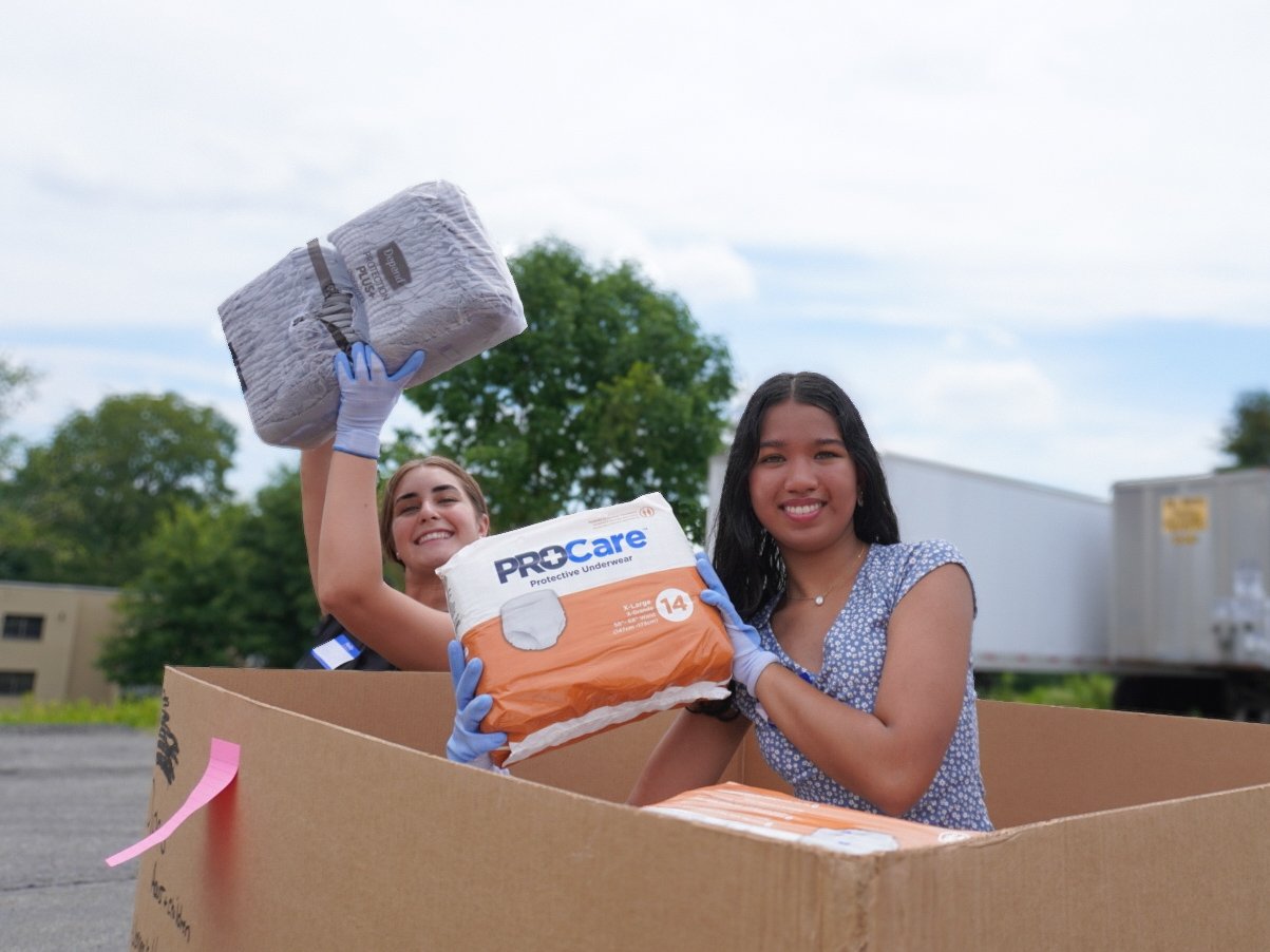 Youth Summit day 1 wrapped! 🙌 From learning more about DTCare's impact across five countries and the basics of warehouse safety to getting hands-on experience with sorting donations, our first-ever youth event is in full swing. Thank you to all the 