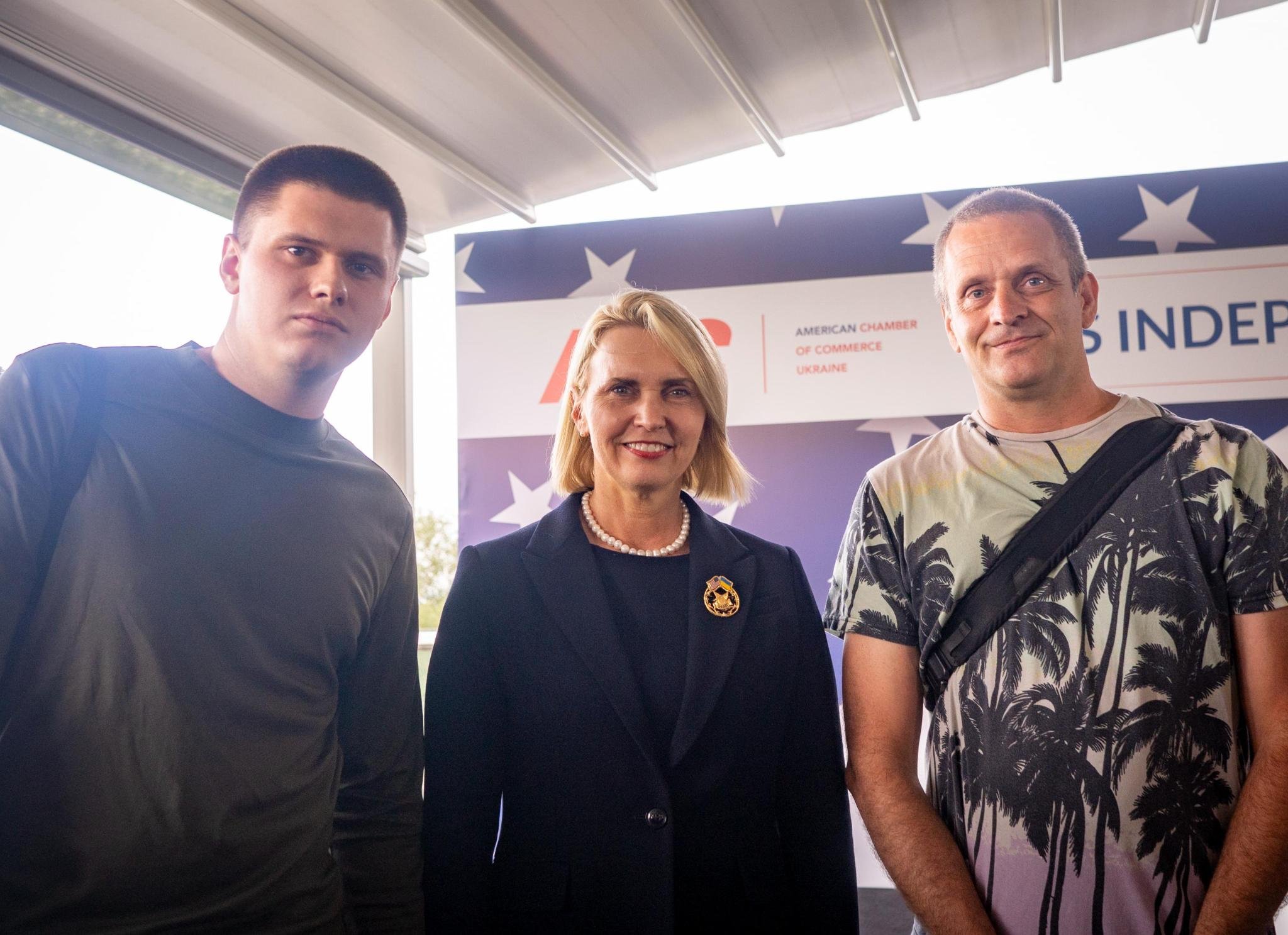 DTCare had the privilege of attending the American Chamber of Commerce in Ukraine's US Independence Day Reception in Kyiv. 🇺🇸 Among 500 distinguished guests, our team was honored to meet the US Ambassador to Ukraine, Bridget A. Brink. Her powerful 