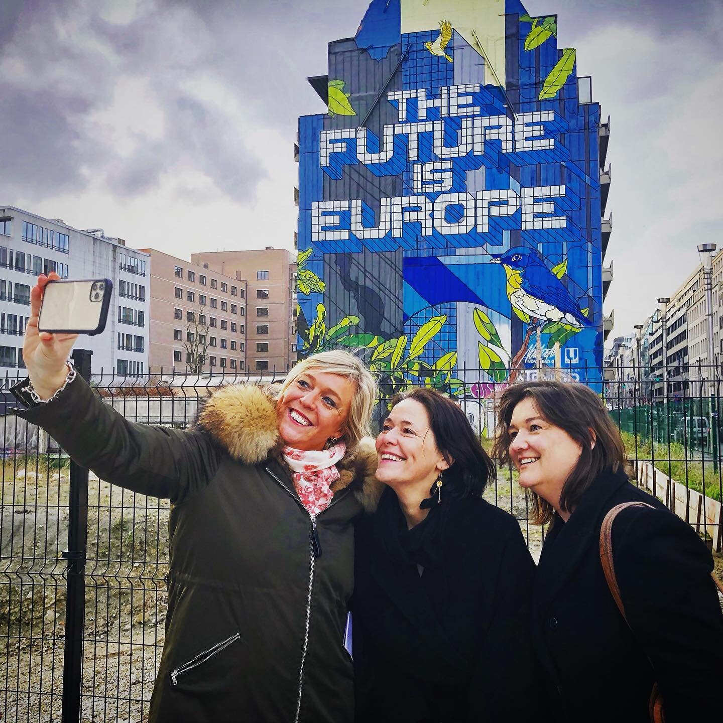 The future is Europe. 🇪🇺 Gelukkige #DagvanEuropa! 

📷 samen met twee fijne collega&rsquo;s in het Europees Parlement @hilde.vautmans en @cindy.franssen.90