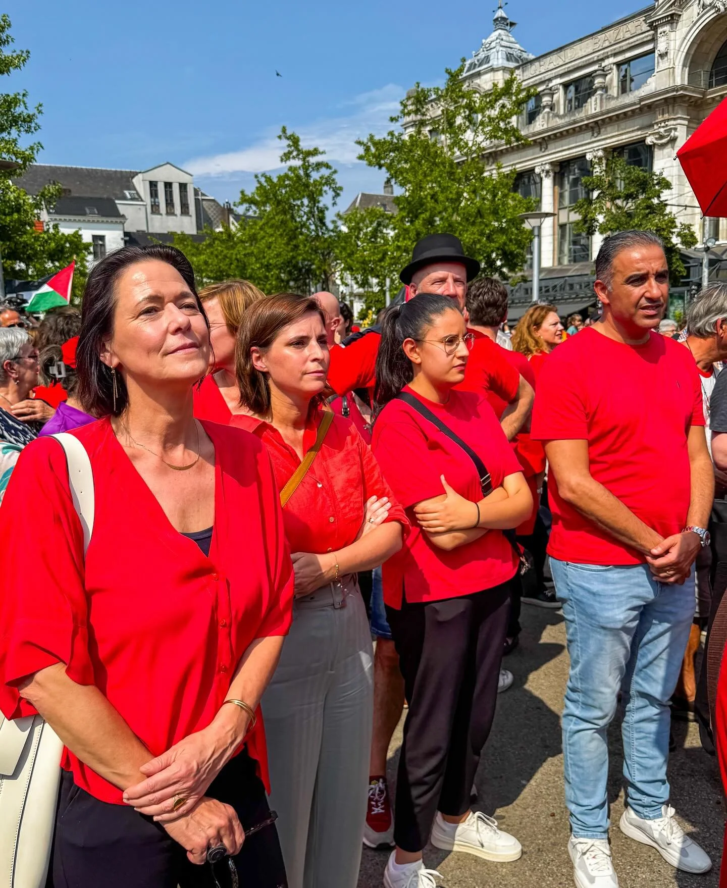 Wij trekken mee de rode lijn voor #Gaza. Er is actie nodig om de genocidaire daden van Isra&euml;l te stoppen en het gruwelijke leed van de Palestijnen te doen ophouden. Alle steun voor de luide stem waarmee burgers en organisaties vandaag oproepen t
