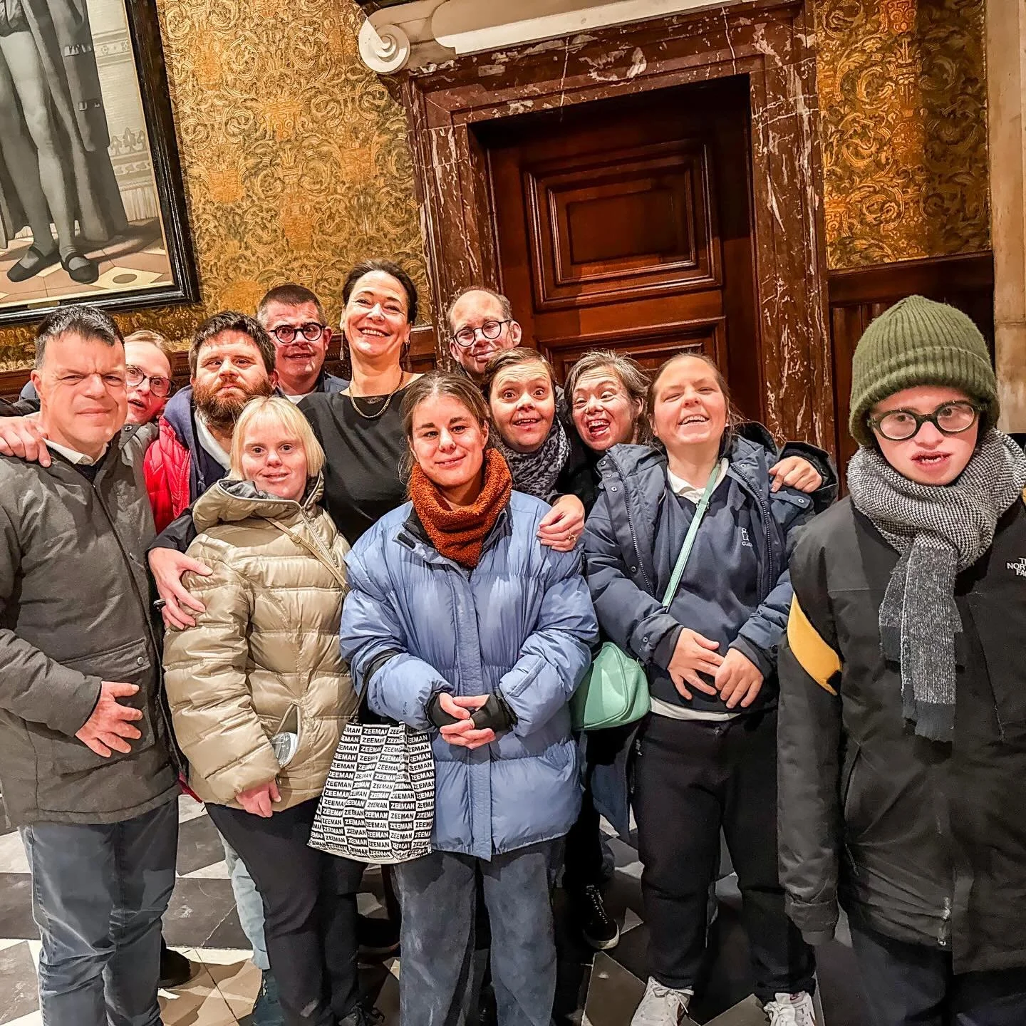 De fijnste vergadering van de dag! ❤️ De leerlingen van het @cjmib_vzw kwamen op bezoek op &lsquo;t Schoon Verdiep en vuurden al hun vragen op mij af.