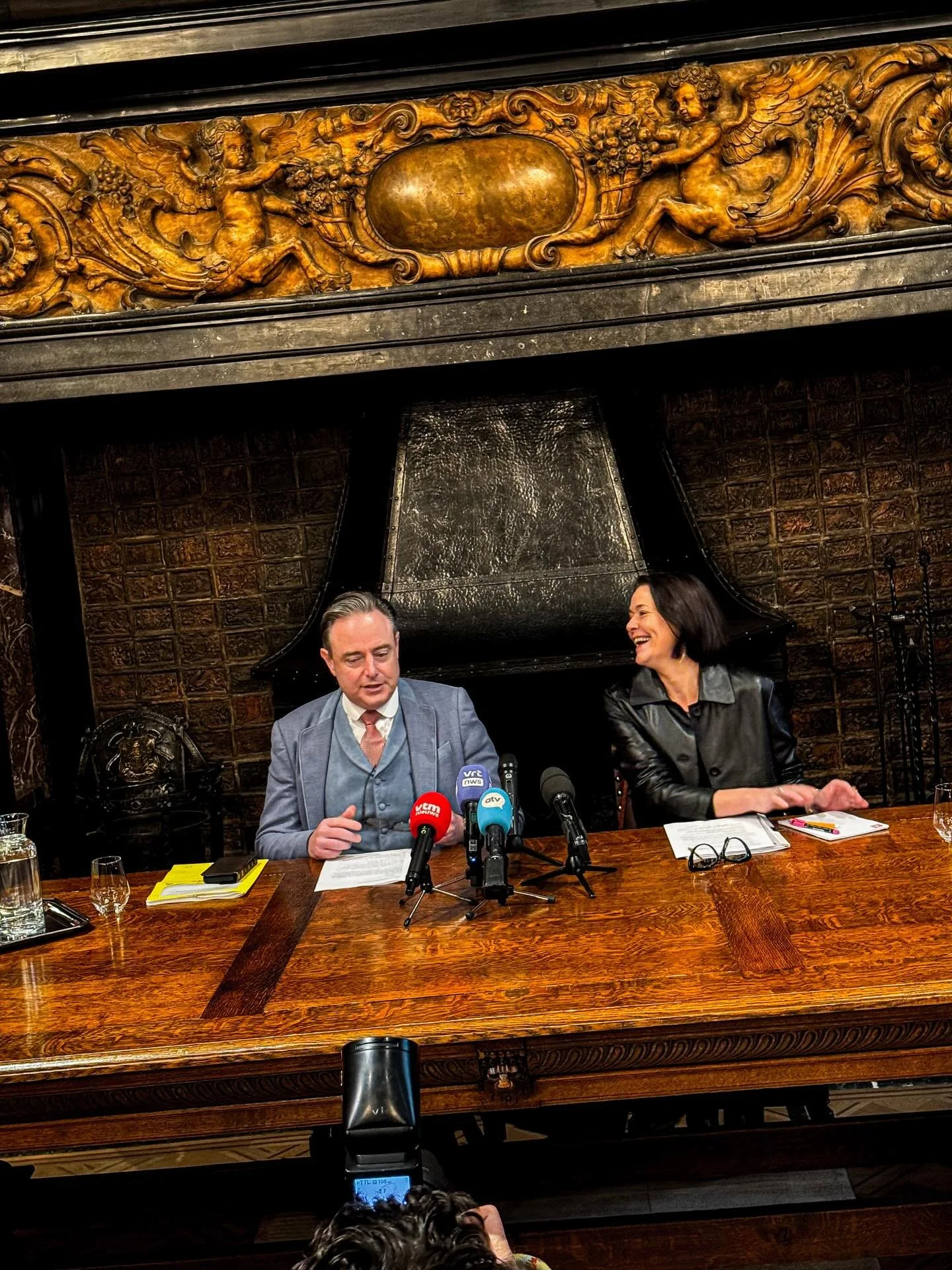 E&eacute;n jaar geleden stelden @bartdewever1 en ik ons bestuursakkoord voor de stad Antwerpen voor. Een bestuur met twee partijen met heel uiteenlopende visies. Maar we vonden elkaar in ons engagement om Antwerpen klaar te maken voor de toekomst. Da