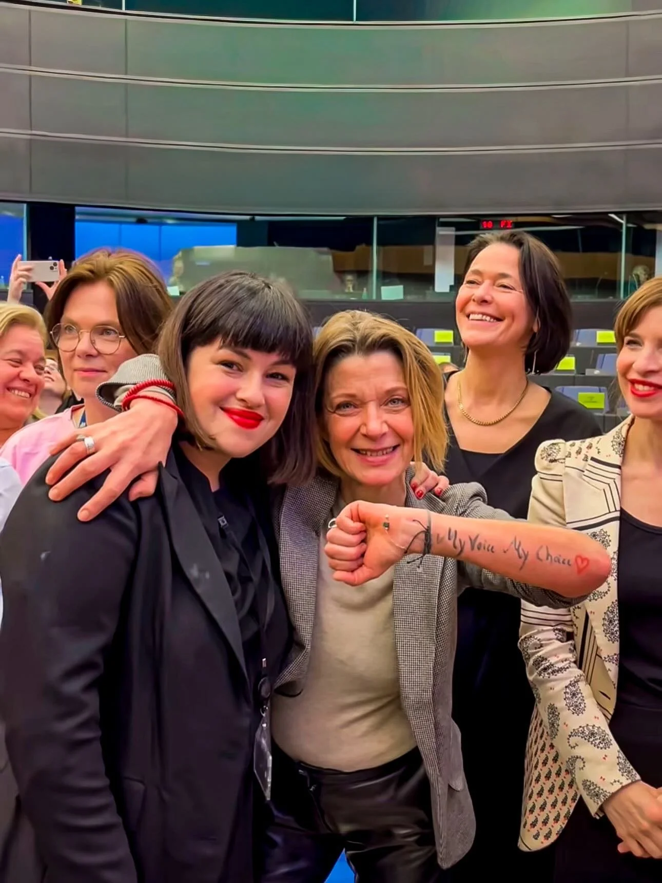 Ons lichaam. Onze keuze. 

Ze hebben een lange weg afgelegd, de moedige mensen achter #myvoicemychoice. Maar morgen stemt het Europees Parlement eindelijk over hun burgerinitiatief en de oprichting van een fonds dat de toegang tot veilige en legale a