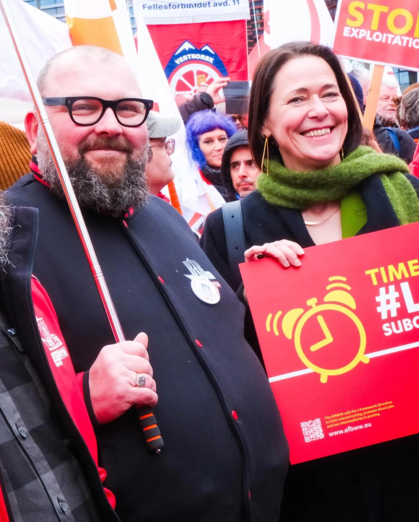 Sociale dumping raakt ons allemaal. Het is een crimineel systeem dat jobs en lonen van hardwerkende mensen onder druk zet, arbeiders uitbuit en hun veiligheid in gevaar brengt. Tegelijk is het oneerlijke concurrentie voor bedrijven die w&eacute;l de 