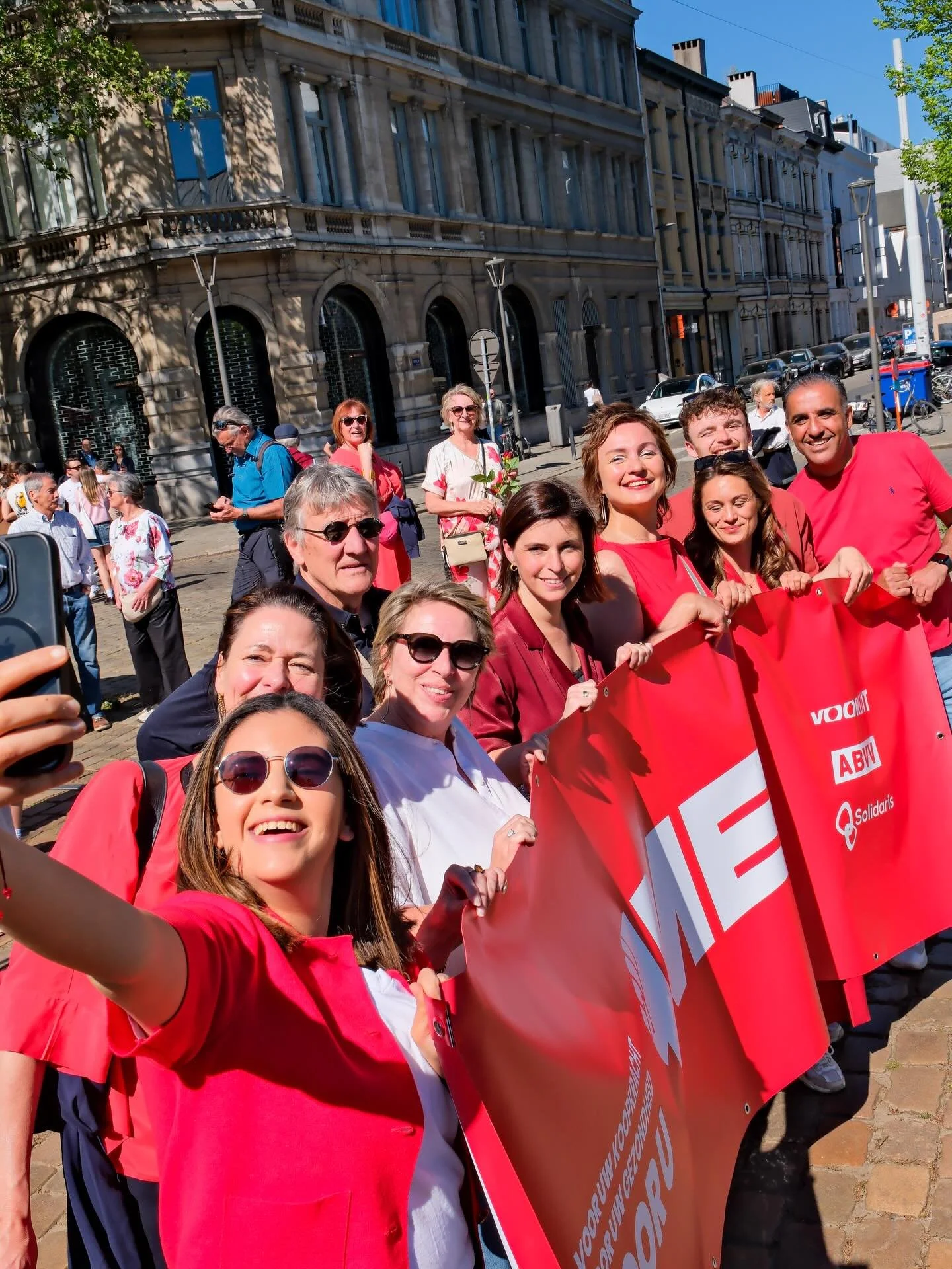 Wij blijven strijden. Voor vrede. Voor vrijheid. Voor vooruitgang. Voor u. ✊🏼🌹 ❤️