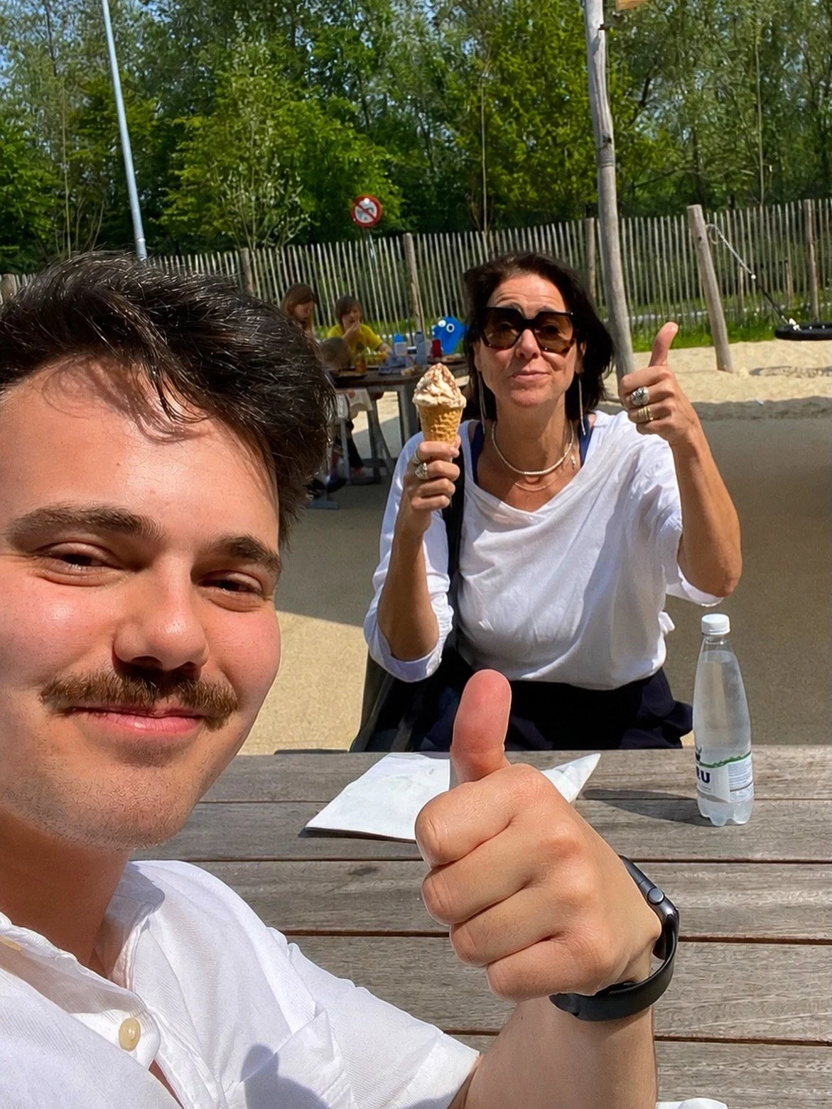 &lsquo;t Is echt smelten vandaag, maar dan smelt je beter samen met een ijsje. Alleen wel snel opeten is de boodschap. Welke smaak kies jij? 🍦